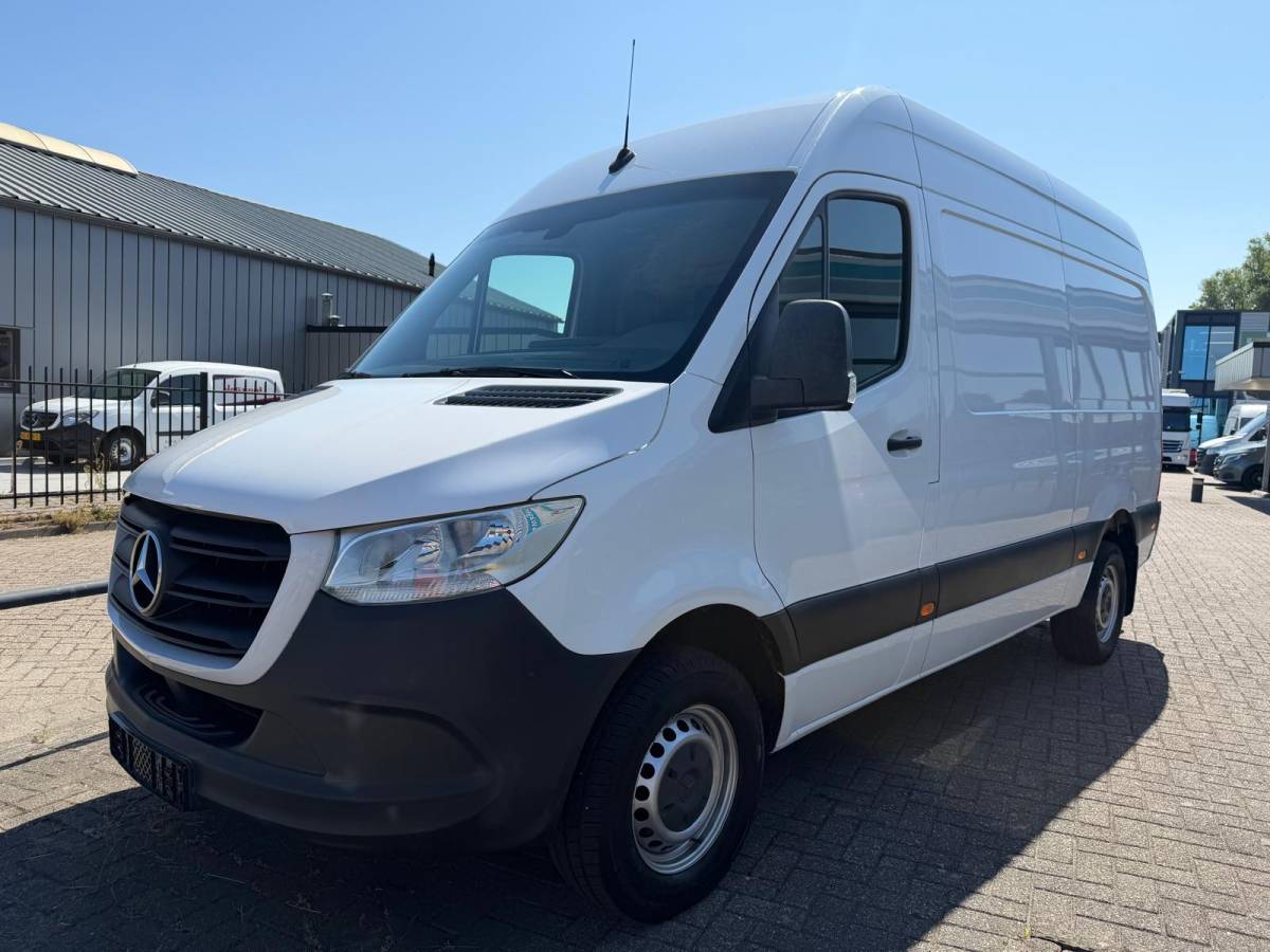 Mercedes-Benz Sprinter Mercedes-Benz Sprinter 316 CDI L2H2 E6 RWD | 3.5T Trekhaak | Automaat | Mbux 7