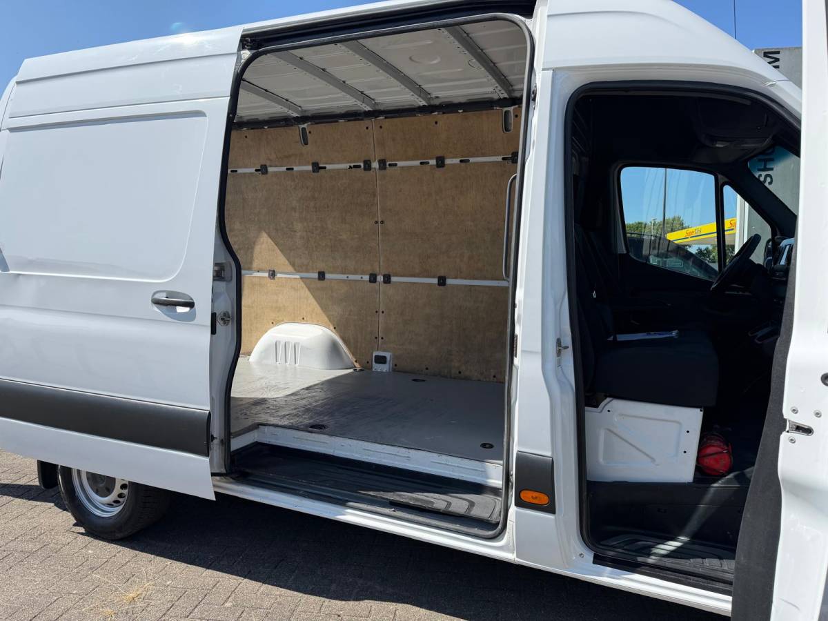Mercedes-Benz Sprinter Mercedes-Benz Sprinter 316 CDI L2H2 E6 RWD | 3.5T Trekhaak | Automaat | Mbux 7