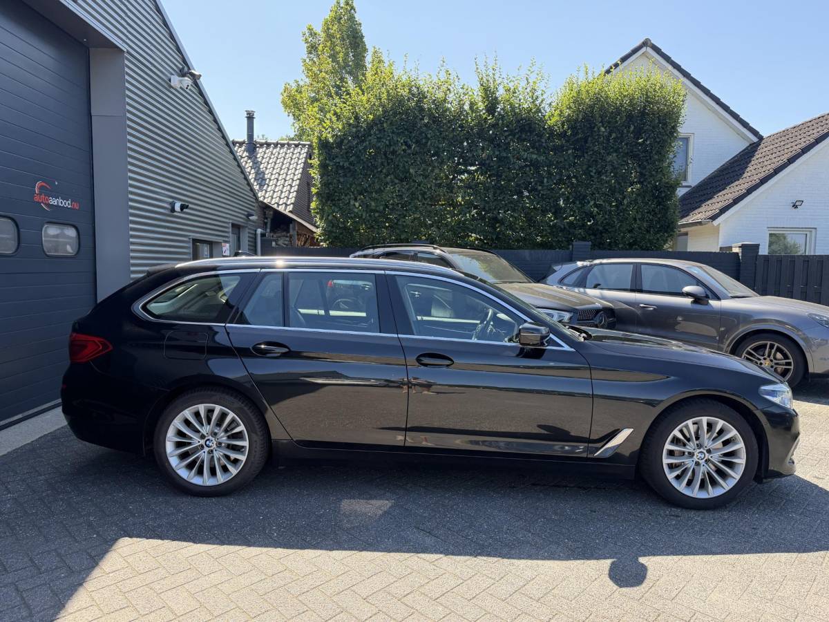 BMW 5 Serie BMW 5-serie Touring 540i xDrive High Executive Edition | Panoramadak | 360* Camera | Elektrische Achterklep | Climate Control |