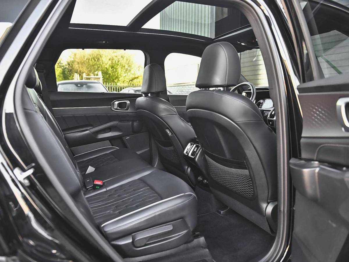 Kia Sorento Kia Sorento 1.6 T-GDI Plug-in Hybrid 4WD ExecutiveLine 5p. Leer Panoramadak Camera Adaptive cruise control Navi