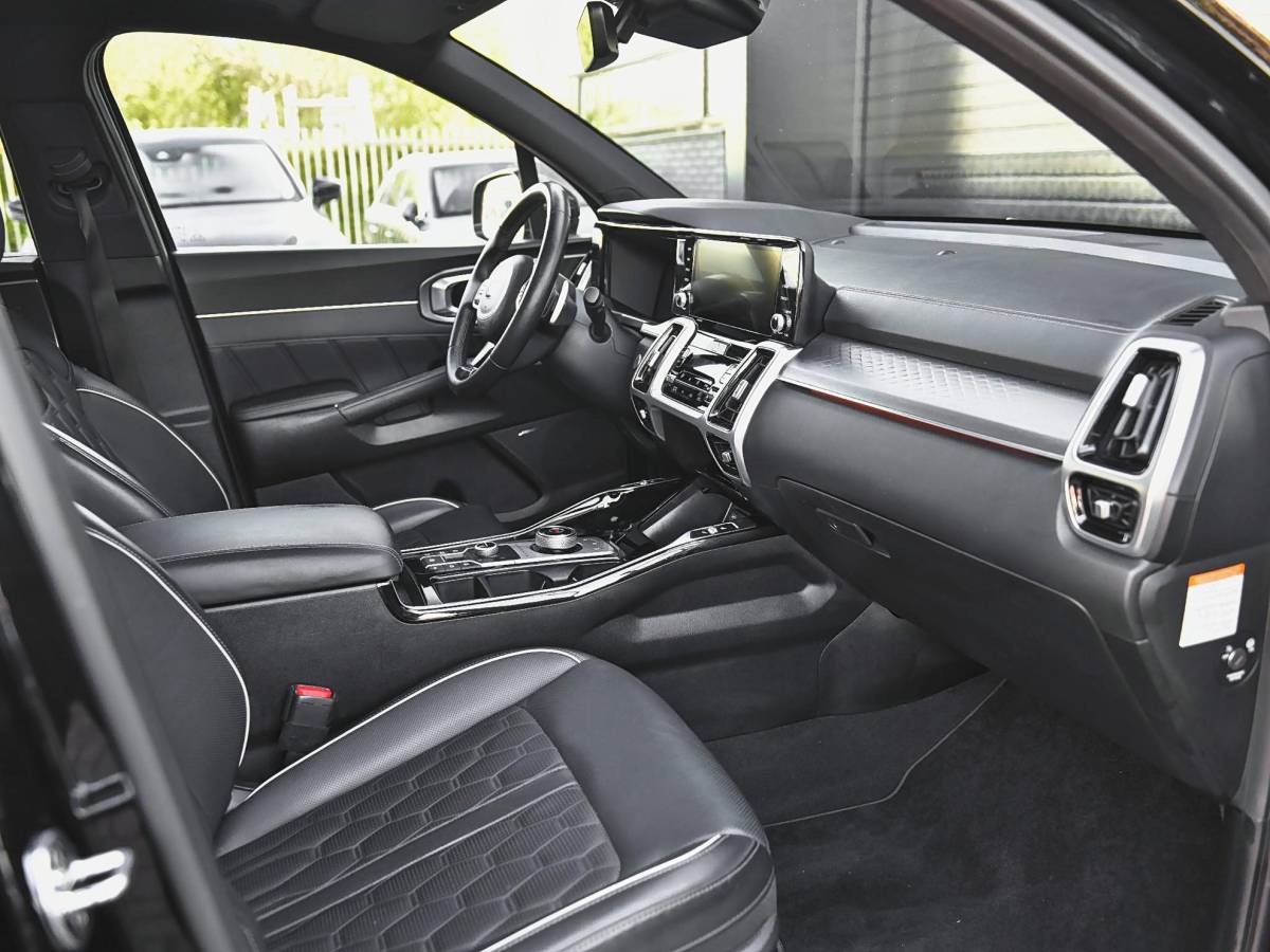 Kia Sorento Kia Sorento 1.6 T-GDI Plug-in Hybrid 4WD ExecutiveLine 5p. Leer Panoramadak Camera Adaptive cruise control Navi