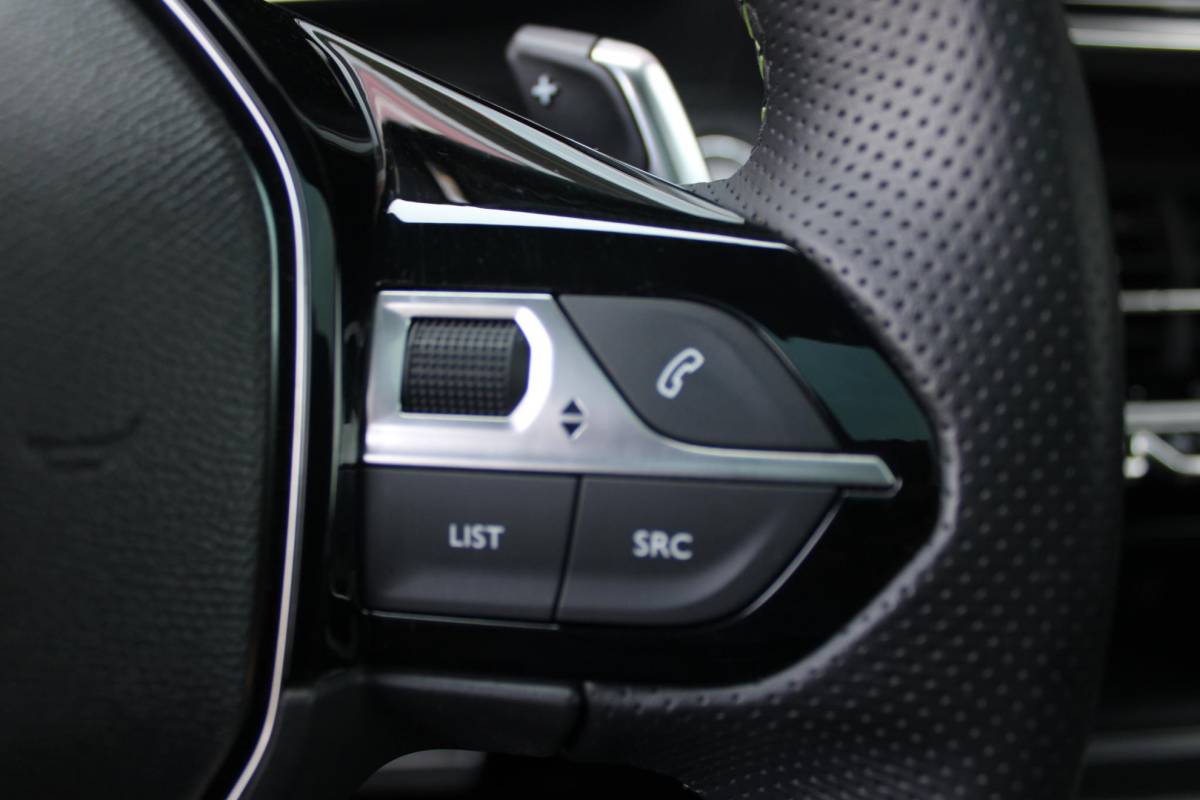 Peugeot 208 Peugeot 208 1.2 Hybrid 145PK AUTOMAAT GT | PANORAMA DAK | ADAPTIVE CRUISE CONTROL | KEYLESS ENTRY/START | LICHTMETALEN VELGEN 17″ | ACHTERUITRIJ CAMERA | FULL LED KOPLAMPEN | PARKEERSENSOREN VOOR + ACHTER | DAB+ RADIO | NAVIGATIE | SFEER VERLICHTING |