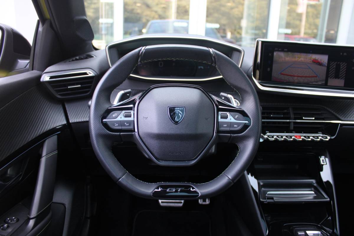 Peugeot 208 Peugeot 208 1.2 Hybrid 145PK AUTOMAAT GT | PANORAMA DAK | ADAPTIVE CRUISE CONTROL | KEYLESS ENTRY/START | LICHTMETALEN VELGEN 17″ | ACHTERUITRIJ CAMERA | FULL LED KOPLAMPEN | PARKEERSENSOREN VOOR + ACHTER | DAB+ RADIO | NAVIGATIE | SFEER VERLICHTING |