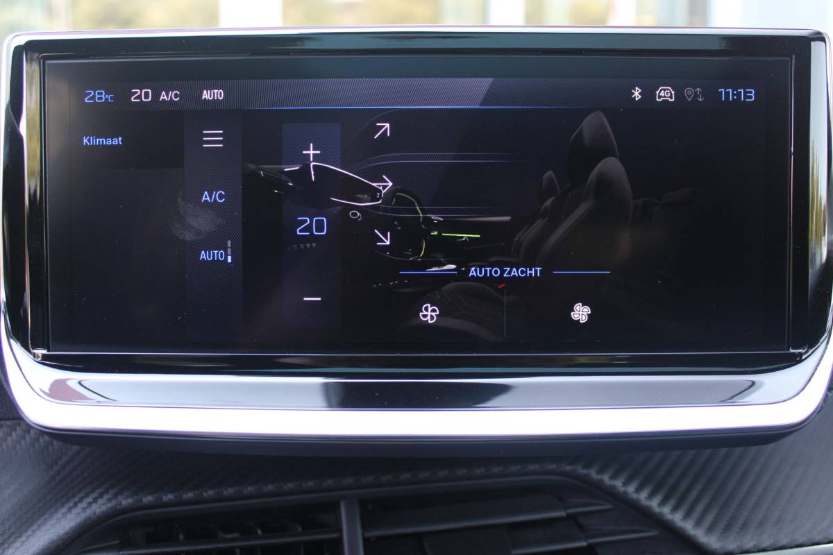 Peugeot 208 Peugeot 208 1.2 Hybrid 145PK AUTOMAAT GT | PANORAMA DAK | ADAPTIVE CRUISE CONTROL | KEYLESS ENTRY/START | LICHTMETALEN VELGEN 17″ | ACHTERUITRIJ CAMERA | FULL LED KOPLAMPEN | PARKEERSENSOREN VOOR + ACHTER | DAB+ RADIO | NAVIGATIE | SFEER VERLICHTING |