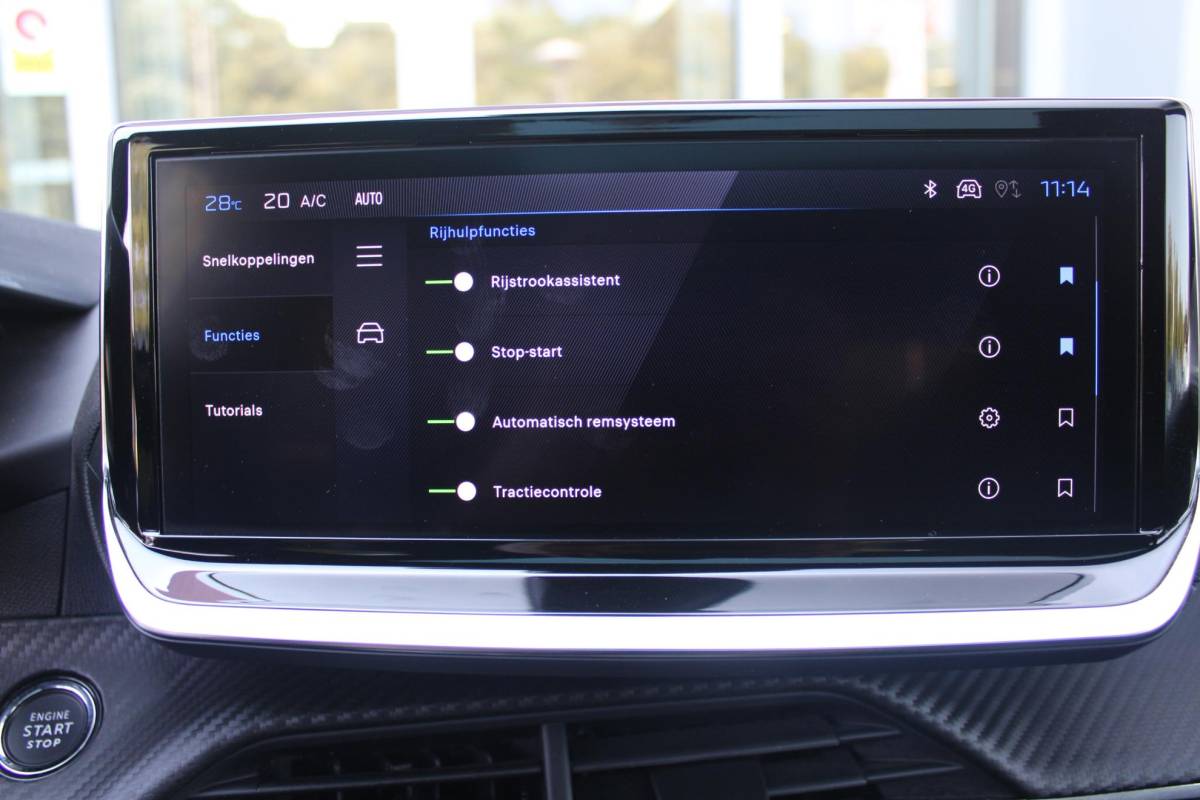 Peugeot 208 Peugeot 208 1.2 Hybrid 145PK AUTOMAAT GT | PANORAMA DAK | ADAPTIVE CRUISE CONTROL | KEYLESS ENTRY/START | LICHTMETALEN VELGEN 17″ | ACHTERUITRIJ CAMERA | FULL LED KOPLAMPEN | PARKEERSENSOREN VOOR + ACHTER | DAB+ RADIO | NAVIGATIE | SFEER VERLICHTING |