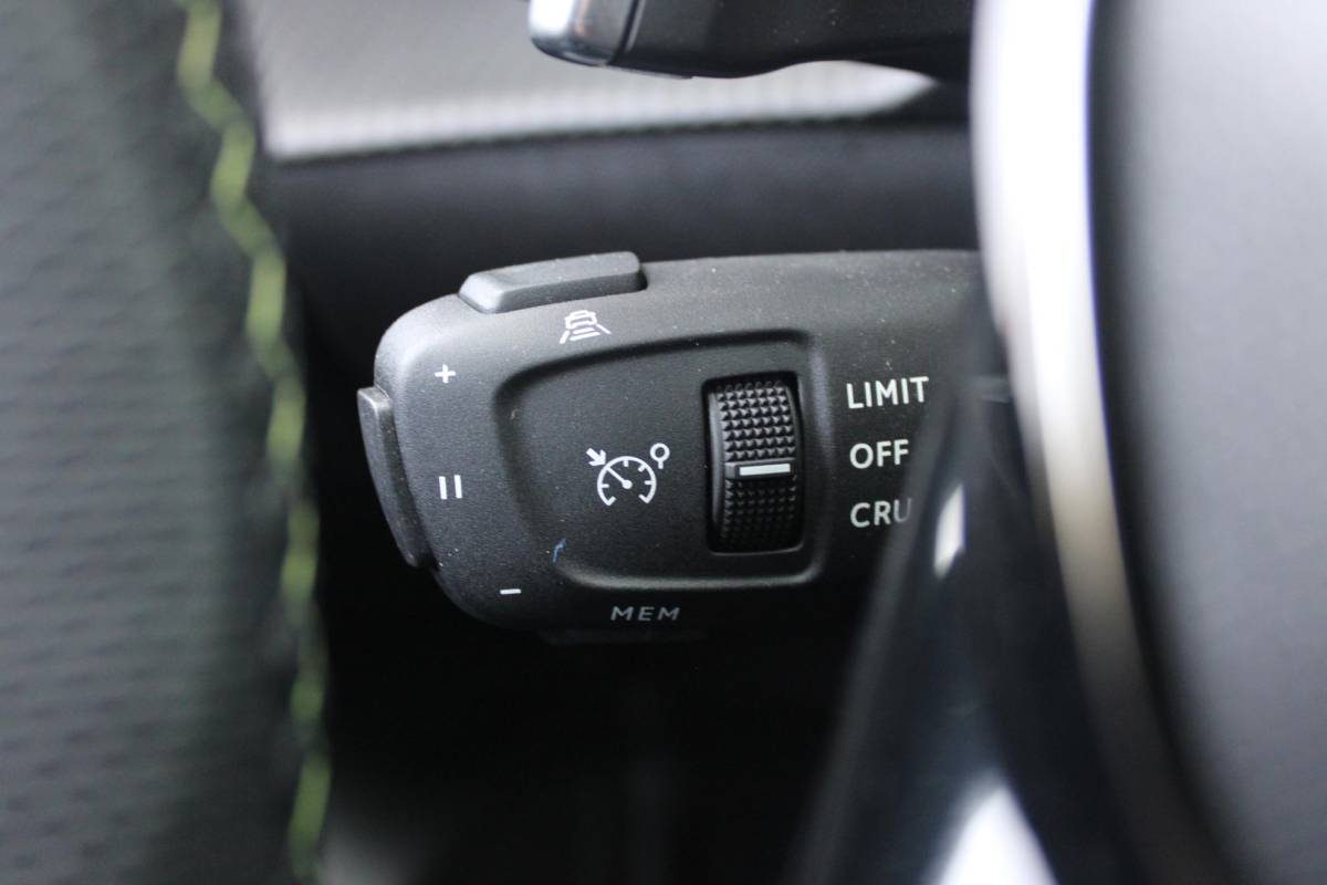 Peugeot 208 Peugeot 208 1.2 Hybrid 145PK AUTOMAAT GT | PANORAMA DAK | ADAPTIVE CRUISE CONTROL | KEYLESS ENTRY/START | LICHTMETALEN VELGEN 17″ | ACHTERUITRIJ CAMERA | FULL LED KOPLAMPEN | PARKEERSENSOREN VOOR + ACHTER | DAB+ RADIO | NAVIGATIE | SFEER VERLICHTING |