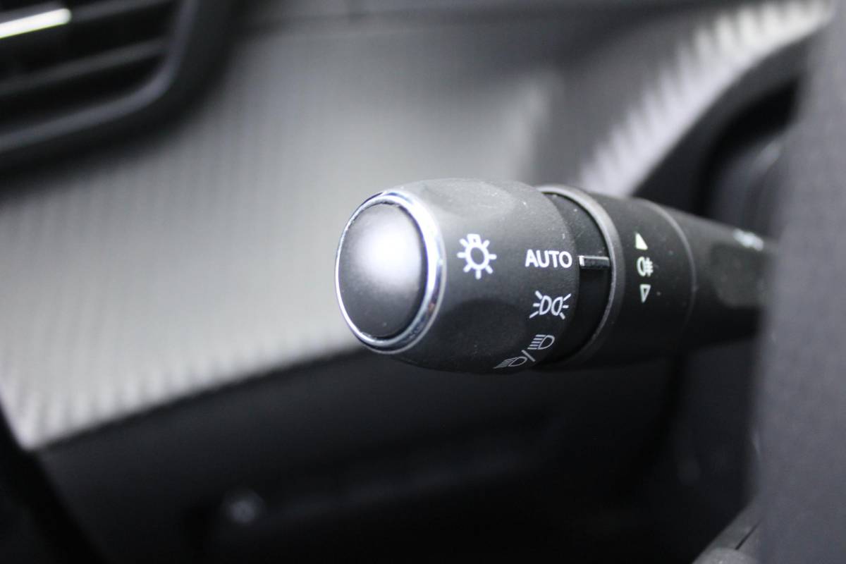 Peugeot 208 Peugeot 208 1.2 Hybrid 145PK AUTOMAAT GT | PANORAMA DAK | ADAPTIVE CRUISE CONTROL | KEYLESS ENTRY/START | LICHTMETALEN VELGEN 17″ | ACHTERUITRIJ CAMERA | FULL LED KOPLAMPEN | PARKEERSENSOREN VOOR + ACHTER | DAB+ RADIO | NAVIGATIE | SFEER VERLICHTING |