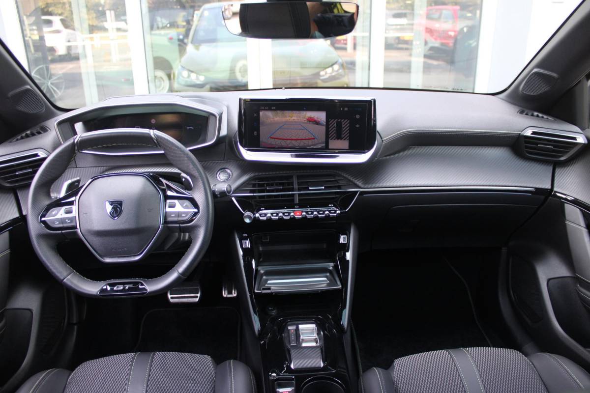 Peugeot 208 Peugeot 208 1.2 Hybrid 145PK AUTOMAAT GT | PANORAMA DAK | ADAPTIVE CRUISE CONTROL | KEYLESS ENTRY/START | LICHTMETALEN VELGEN 17″ | ACHTERUITRIJ CAMERA | FULL LED KOPLAMPEN | PARKEERSENSOREN VOOR + ACHTER | DAB+ RADIO | NAVIGATIE | SFEER VERLICHTING |