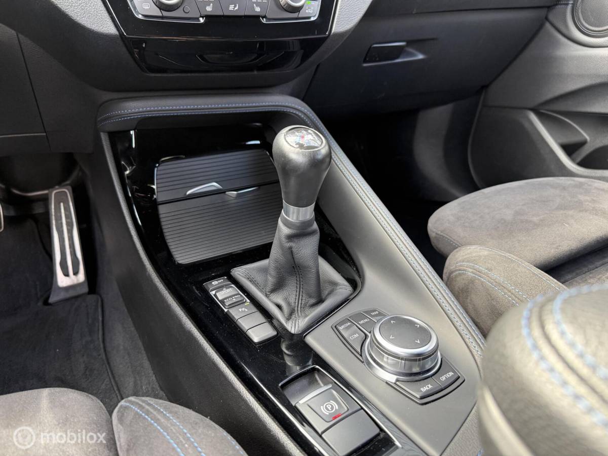 BMW X2 BMW X2 sDrive18i Executive M-Sport Kuipstoel/LED/Winterpakket