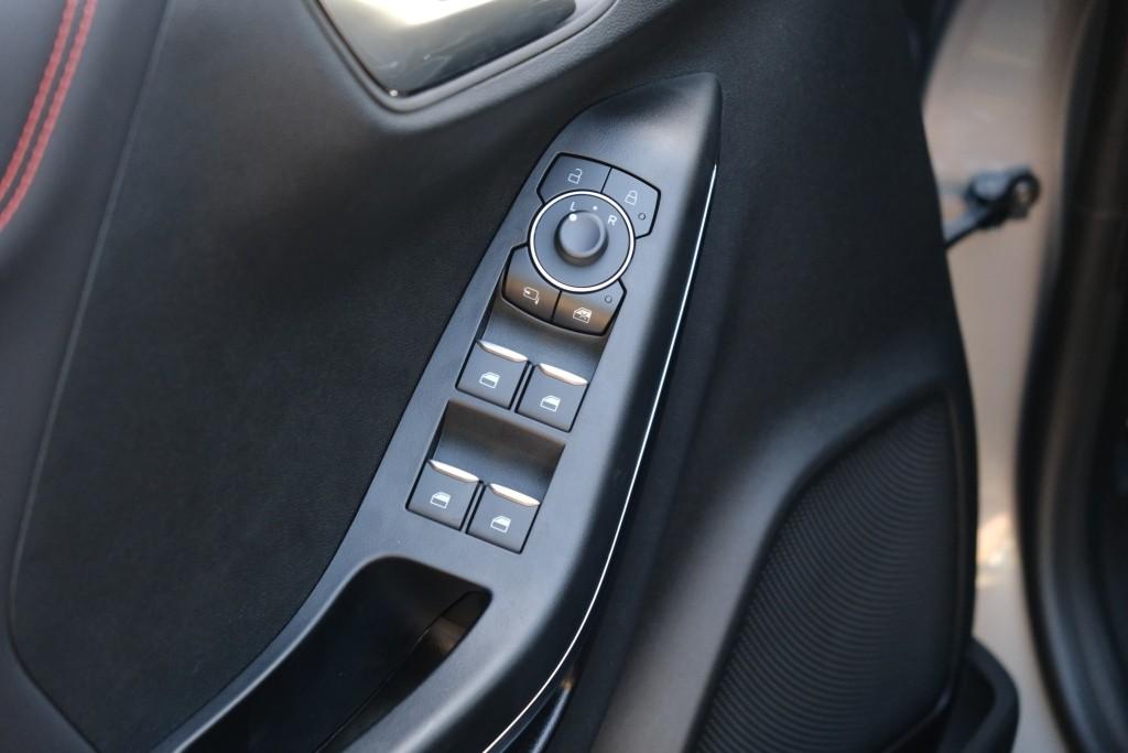 Ford Puma Ford Puma 1.0 EcoBoost Hybrid 155pk Aut. ST-Line X | Navi | App Connect | Adaptive Cruise | Full LED | Elektrische Achterklep | B&O Audio | Camera | Winter Pakket