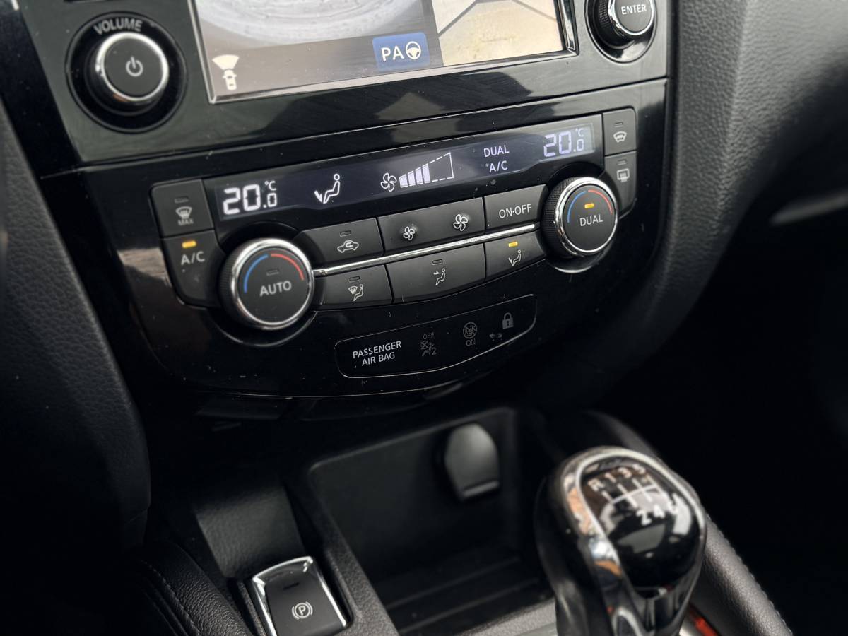 Nissan QASHQAI NISSAN Qashqai 1.2 Tekna·Pano·Leer·Stoelverw.·360°camera·Cruise·Trekhaak
