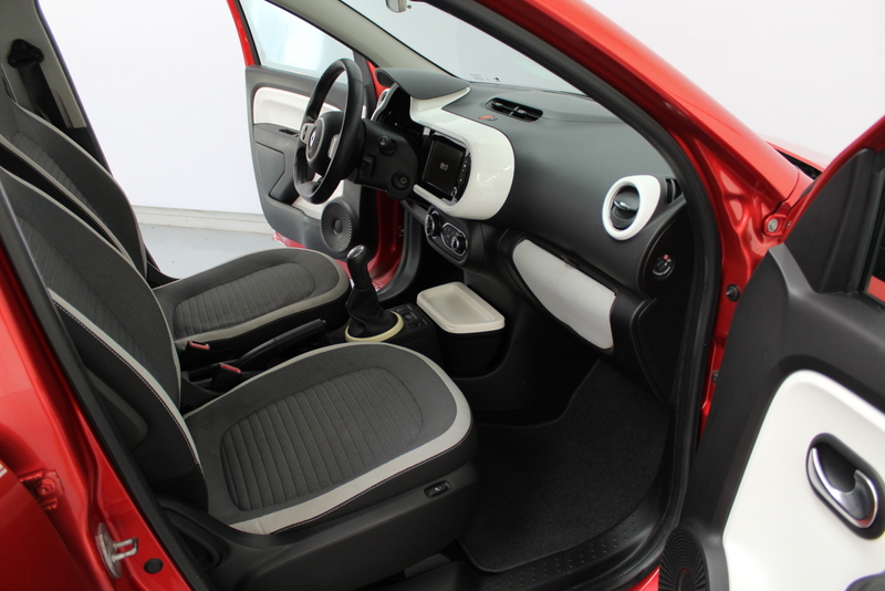 Renault Twingo Renault Twingo 1.0 SCe Dynamique 71PK, CABRIO !! | RIJKLAAR | SOFTTOP | CABRIOKAP | CRUISE CONTROLE | CAMERA | NAVIGATIE | PARKEERSENSOREN