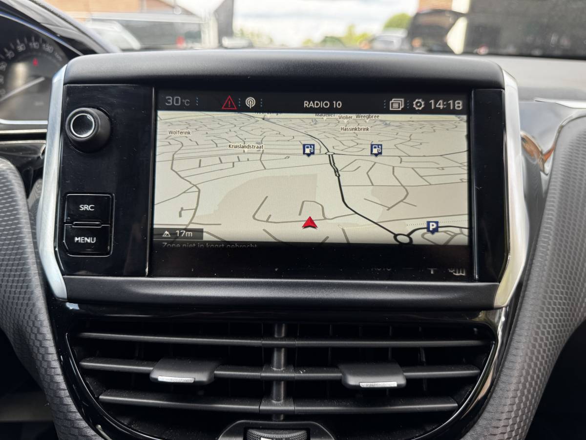 Peugeot 2008 PEUGEOT 2008 1.2 GT-line·Navi·Carplay·Cruise·Climate·All season banden