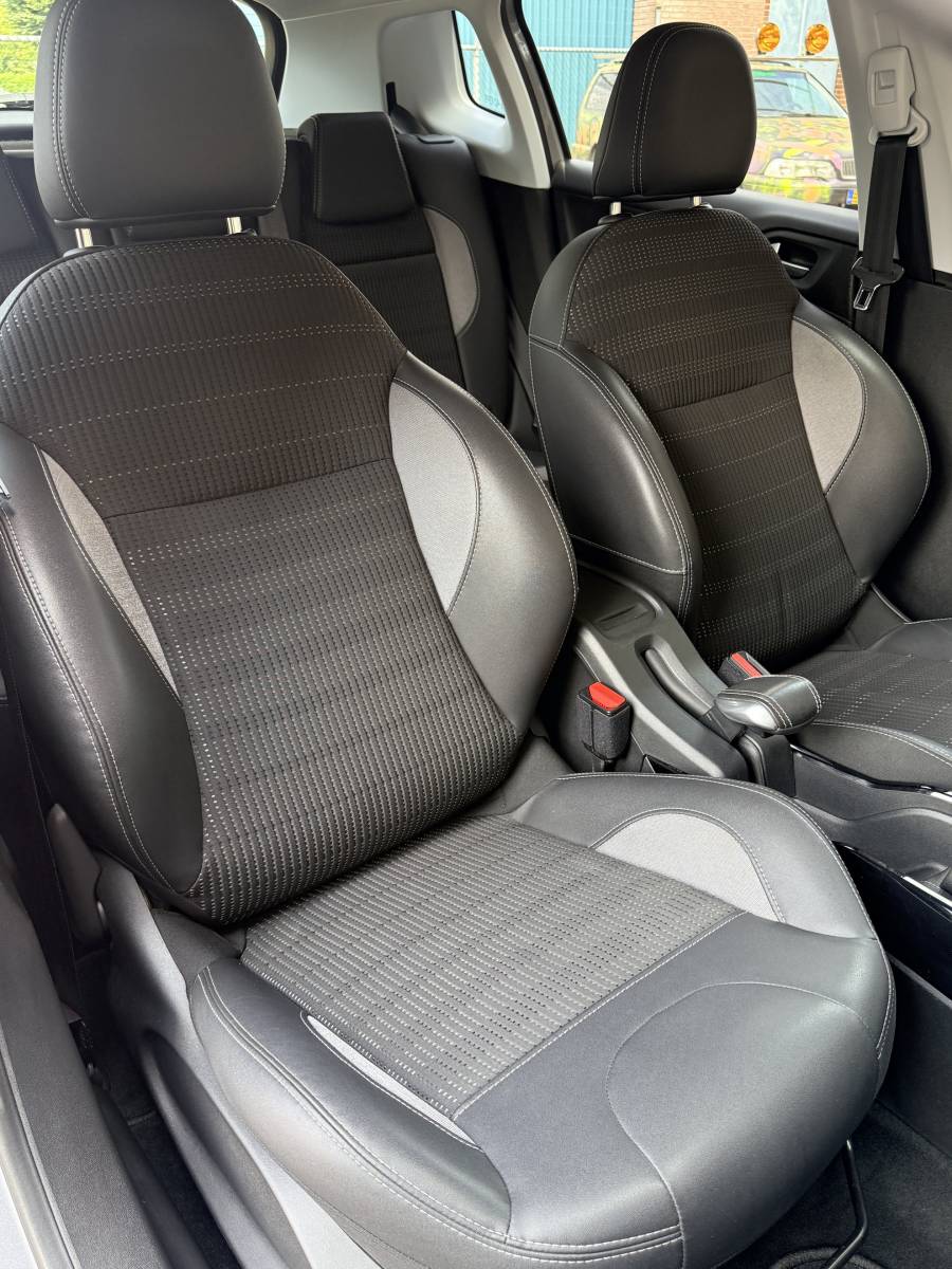 Peugeot 2008 PEUGEOT 2008 1.2 GT-line·Navi·Carplay·Cruise·Climate·All season banden