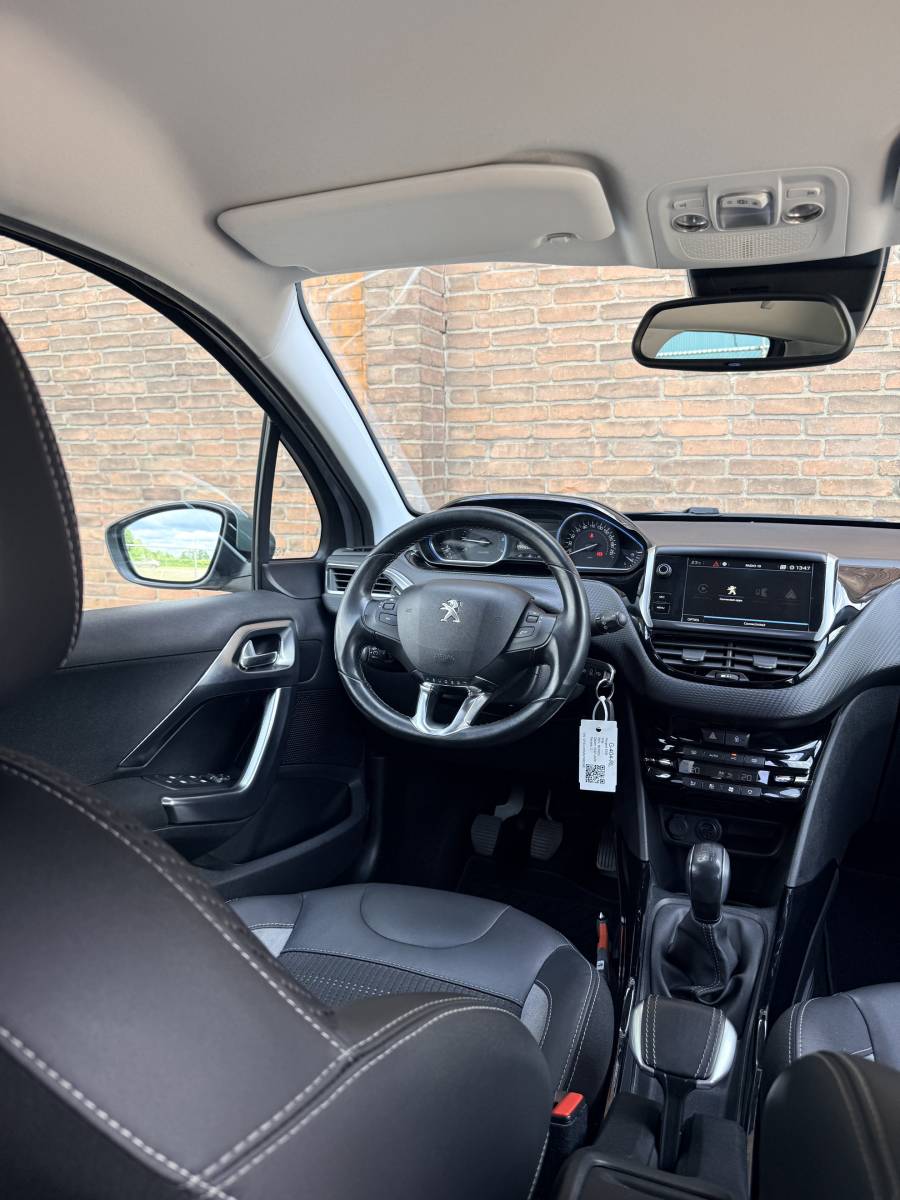 Peugeot 2008 PEUGEOT 2008 1.2 GT-line·Navi·Carplay·Cruise·Climate·All season banden