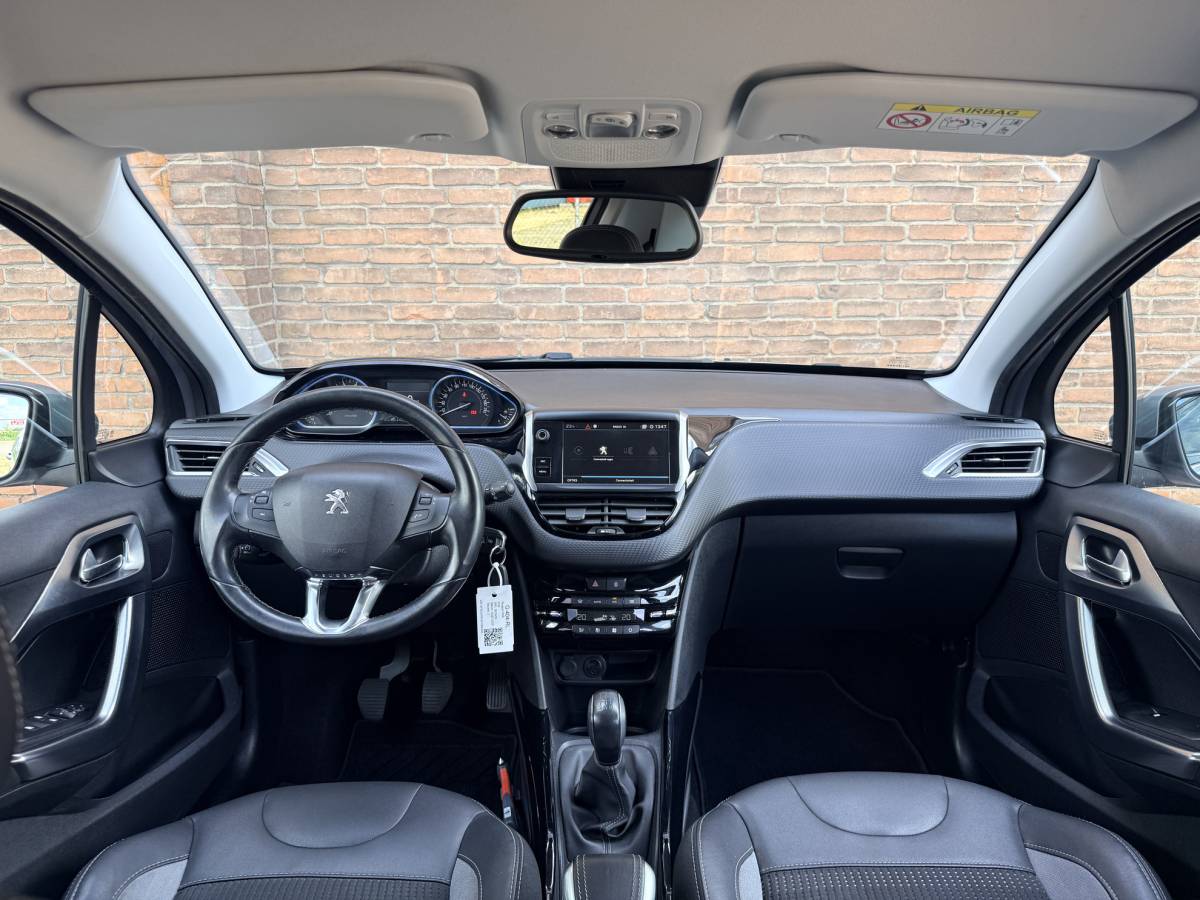 Peugeot 2008 PEUGEOT 2008 1.2 GT-line·Navi·Carplay·Cruise·Climate·All season banden