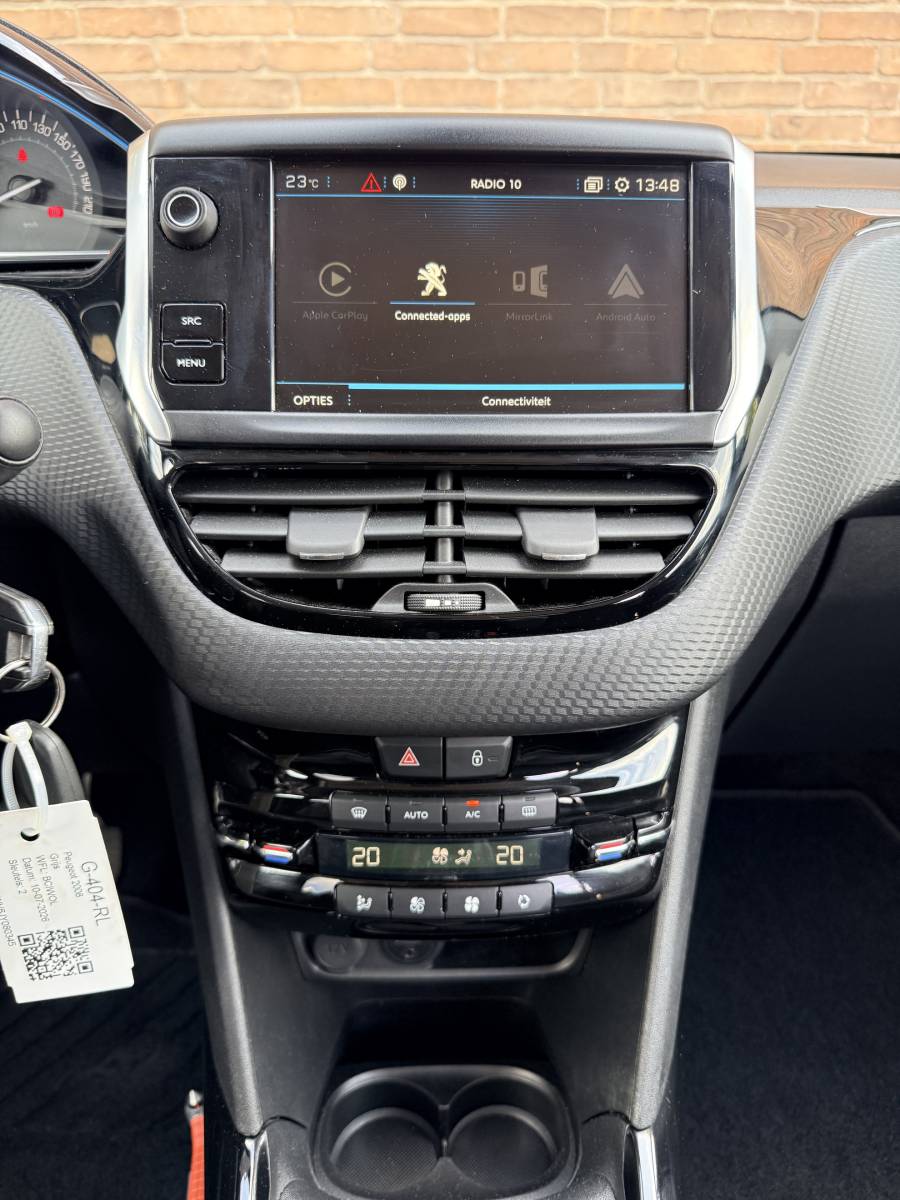 Peugeot 2008 PEUGEOT 2008 1.2 GT-line·Navi·Carplay·Cruise·Climate·All season banden