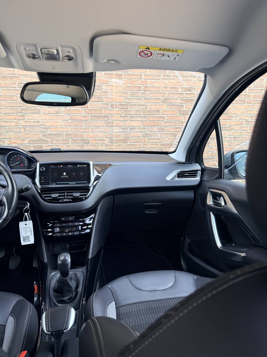 Peugeot 2008 PEUGEOT 2008 1.2 GT-line·Navi·Carplay·Cruise·Climate·All season banden