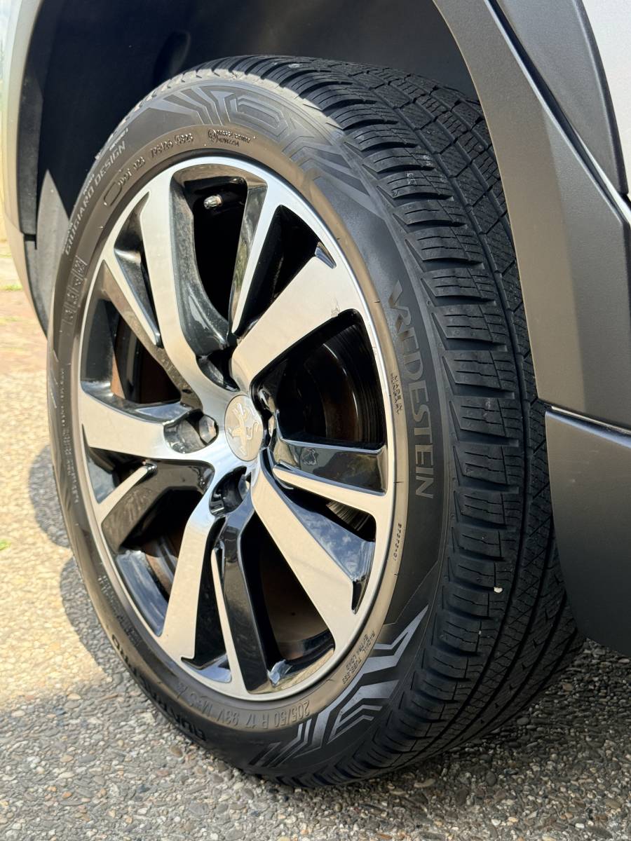 Peugeot 2008 PEUGEOT 2008 1.2 GT-line·Navi·Carplay·Cruise·Climate·All season banden