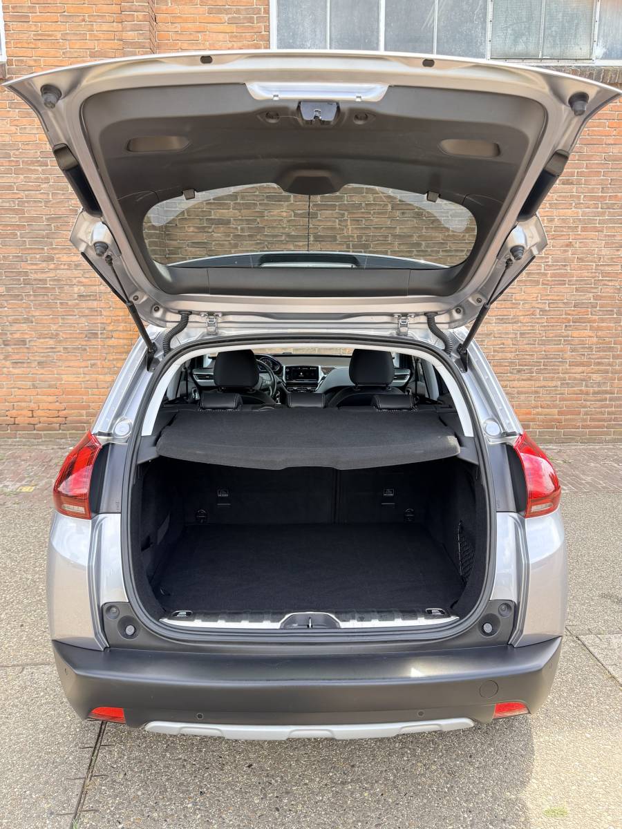 Peugeot 2008 PEUGEOT 2008 1.2 GT-line·Navi·Carplay·Cruise·Climate·All season banden
