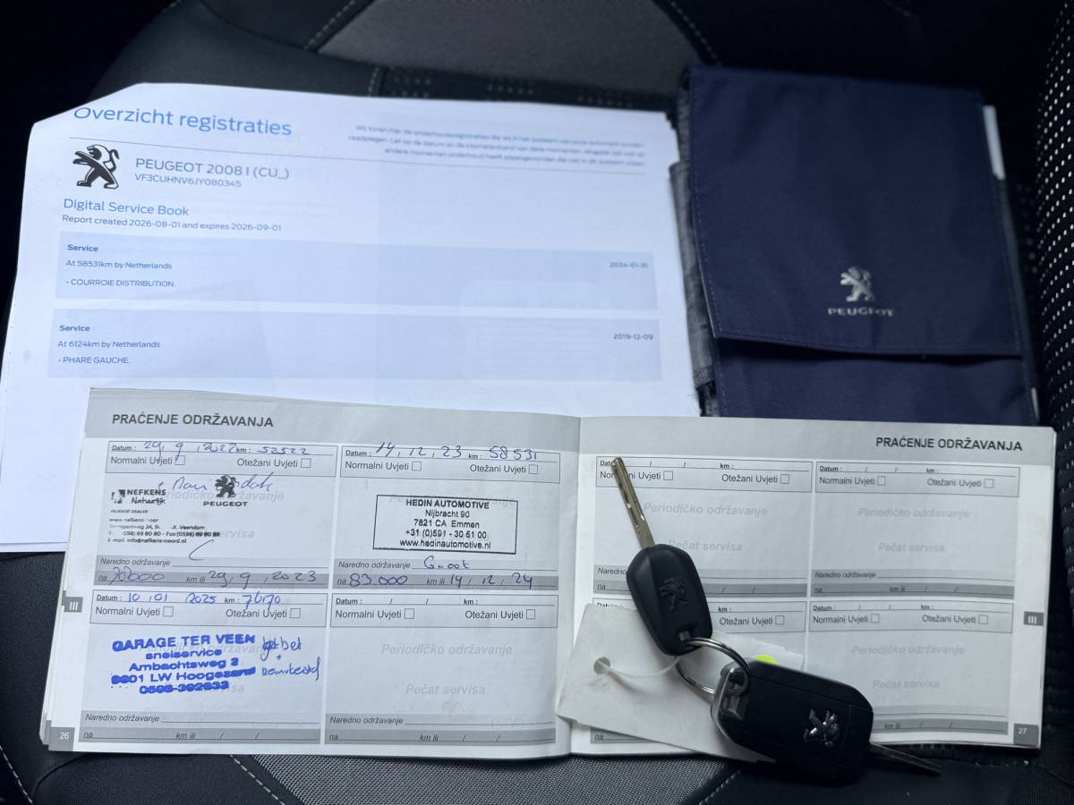 Peugeot 2008 PEUGEOT 2008 1.2 GT-line·Navi·Carplay·Cruise·Climate·All season banden