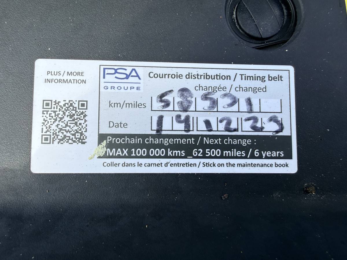 Peugeot 2008 PEUGEOT 2008 1.2 GT-line·Navi·Carplay·Cruise·Climate·All season banden
