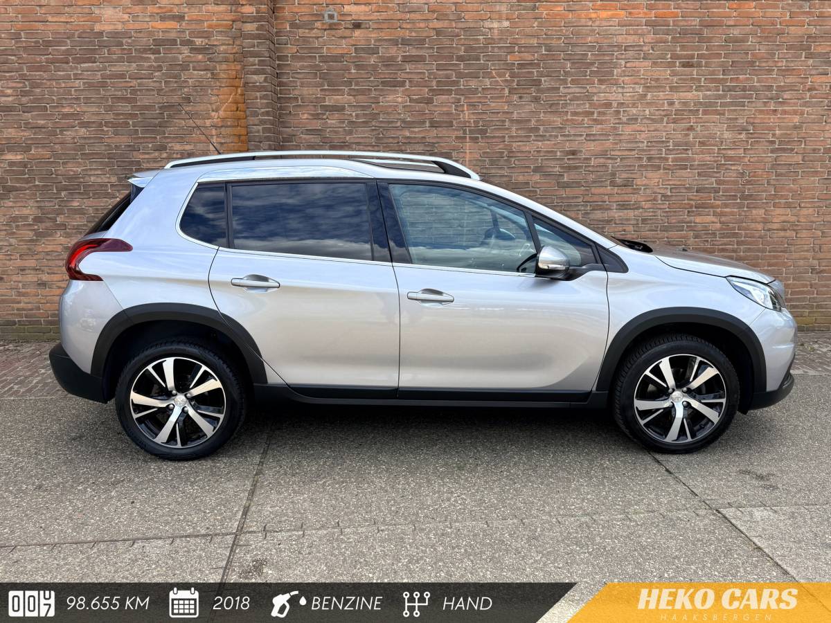 Peugeot 2008 PEUGEOT 2008 1.2 GT-line·Navi·Carplay·Cruise·Climate·All season banden