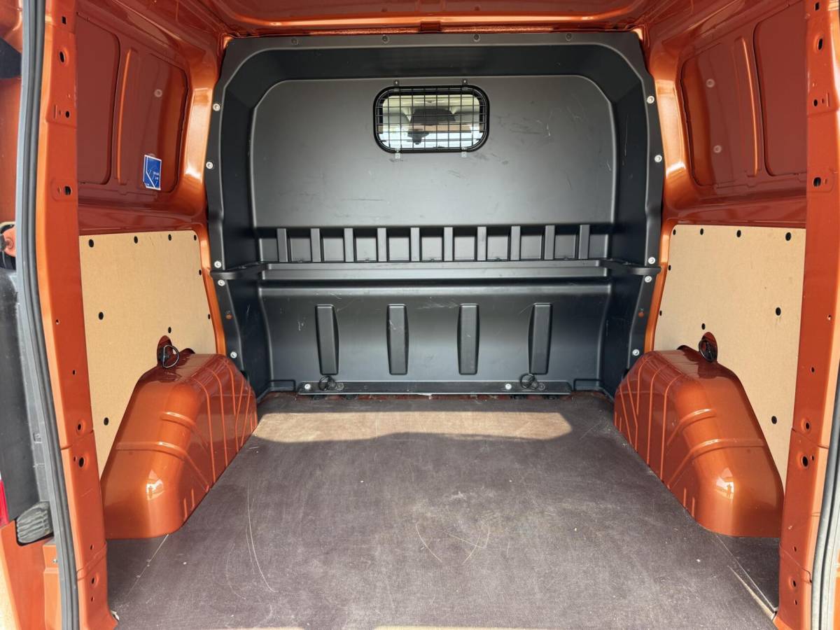Ford Transit Custom Ford Transit Custom 300 2.0 TDCI L1H1 Limited DC 1e eigenaar