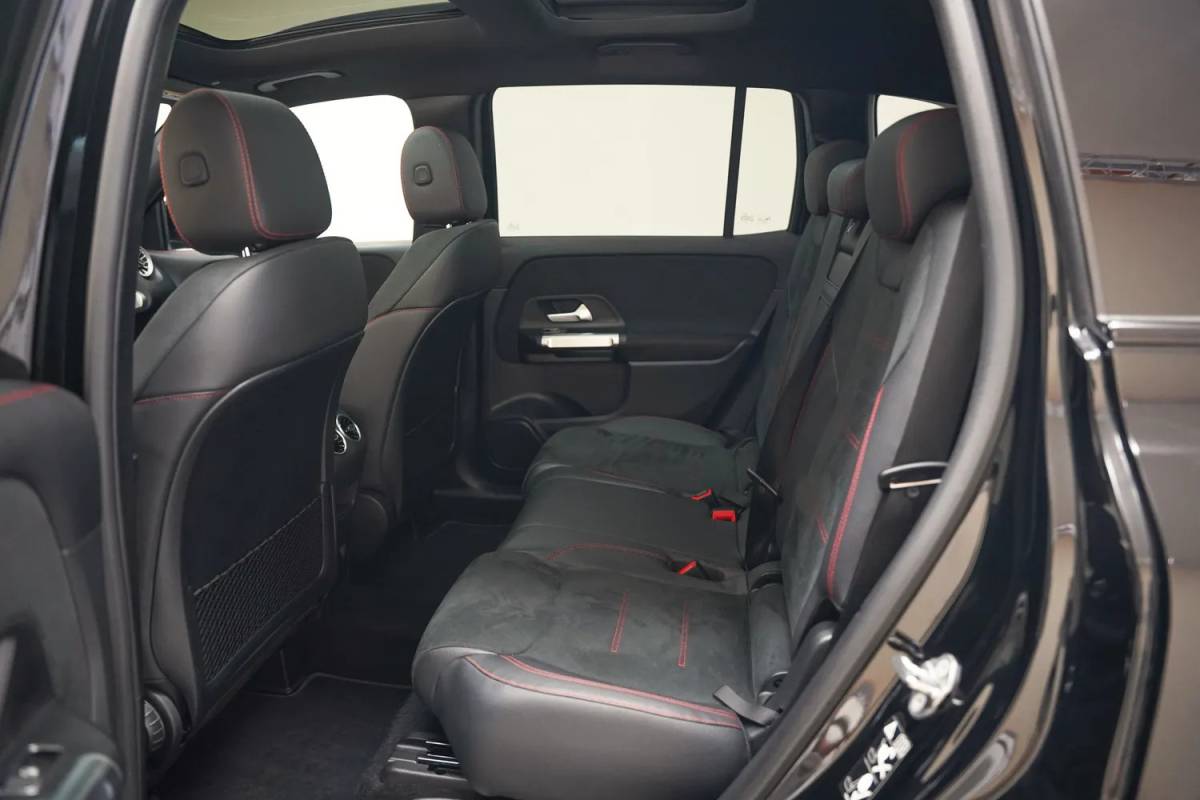 Mercedes-Benz GLB Mercedes-Benz GLB-Klasse 180 AMG Night Pakket Aut. [ Panoramadak Sfeerverlichting Camera ]