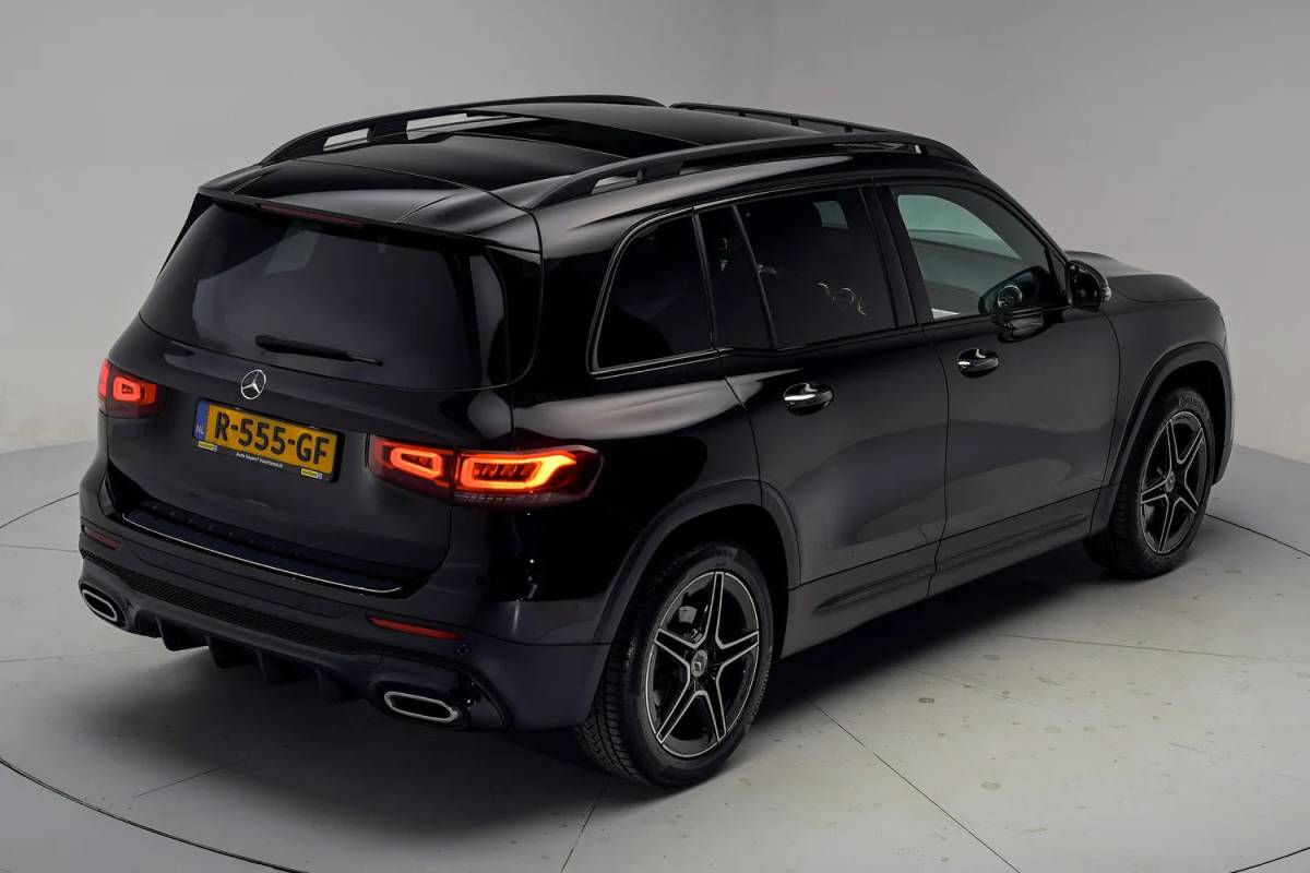 Mercedes-Benz GLB Mercedes-Benz GLB-Klasse 180 AMG Night Pakket Aut. [ Panoramadak Sfeerverlichting Camera ]