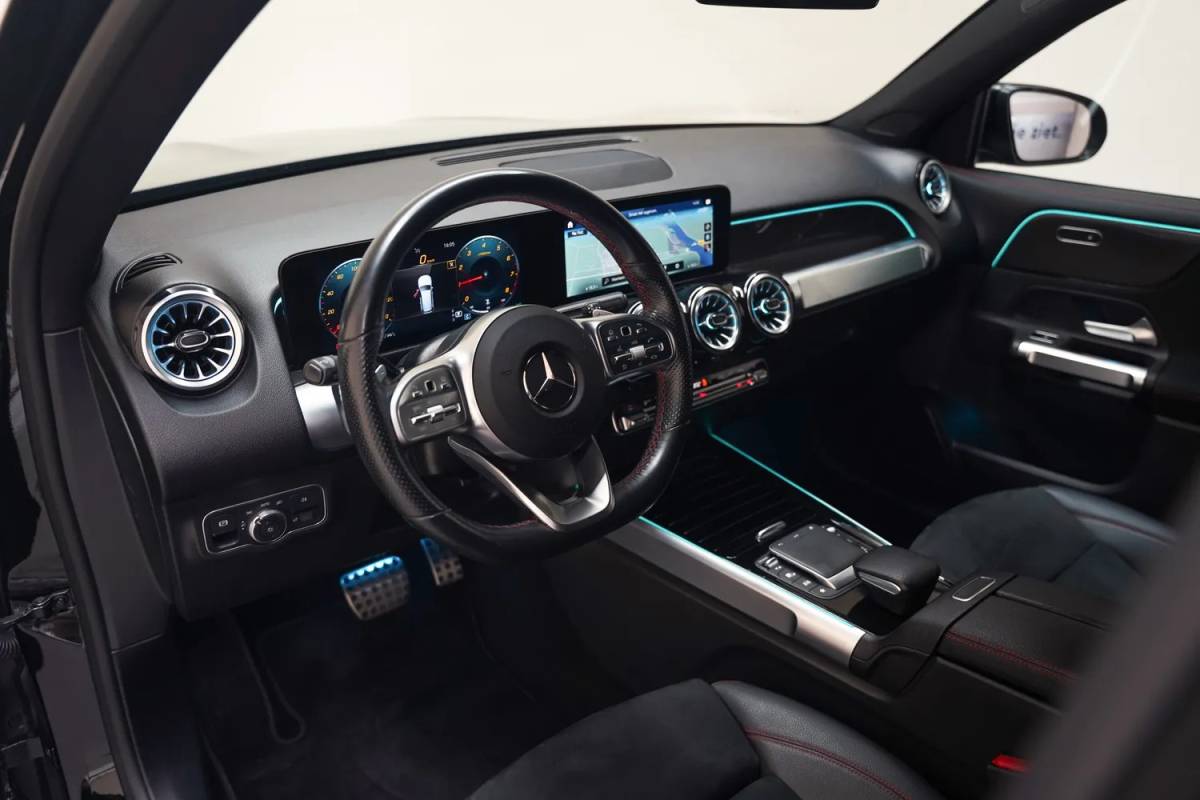 Mercedes-Benz GLB Mercedes-Benz GLB-Klasse 180 AMG Night Pakket Aut. [ Panoramadak Sfeerverlichting Camera ]