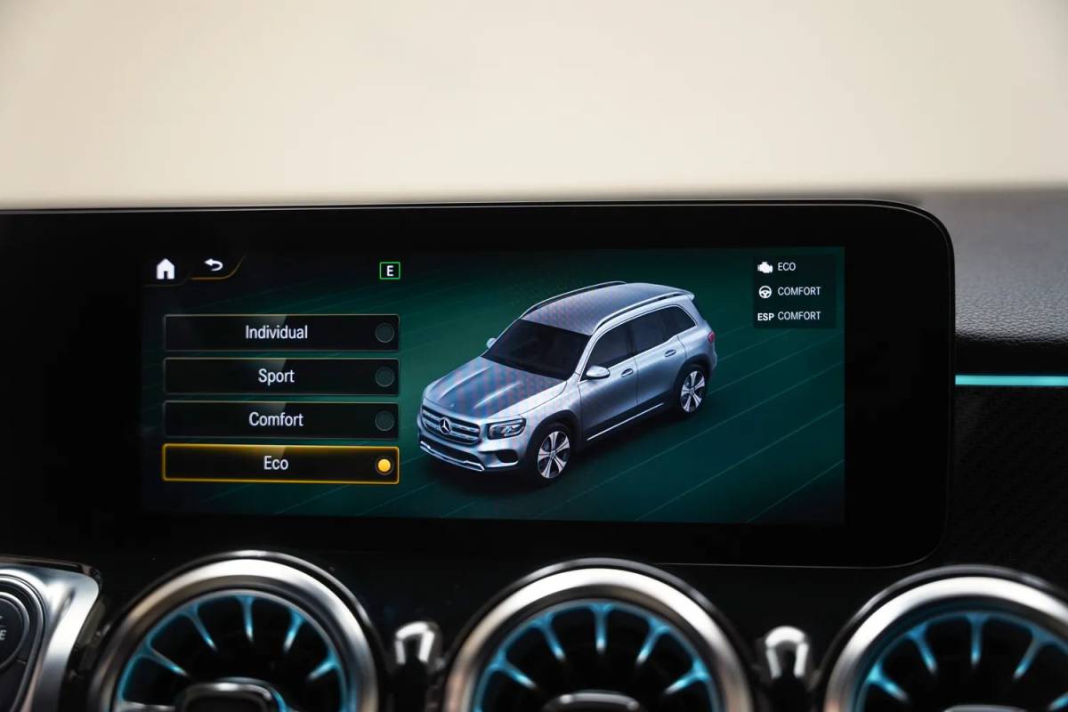 Mercedes-Benz GLB Mercedes-Benz GLB-Klasse 180 AMG Night Pakket Aut. [ Panoramadak Sfeerverlichting Camera ]
