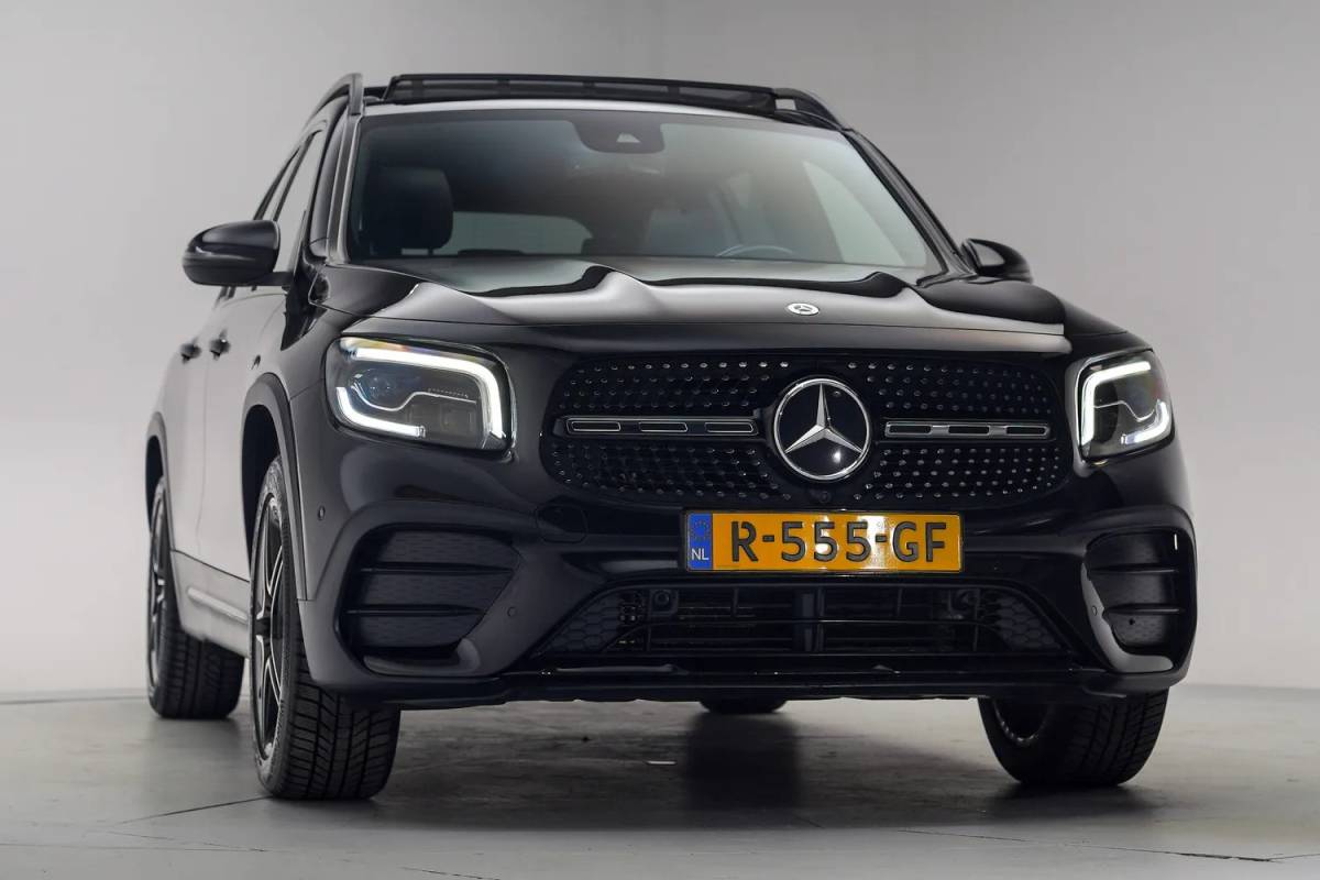 Mercedes-Benz GLB Mercedes-Benz GLB-Klasse 180 AMG Night Pakket Aut. [ Panoramadak Sfeerverlichting Camera ]