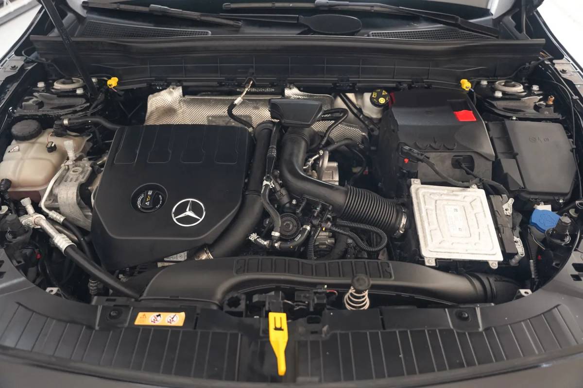 Mercedes-Benz GLB Mercedes-Benz GLB-Klasse 180 AMG Night Pakket Aut. [ Panoramadak Sfeerverlichting Camera ]