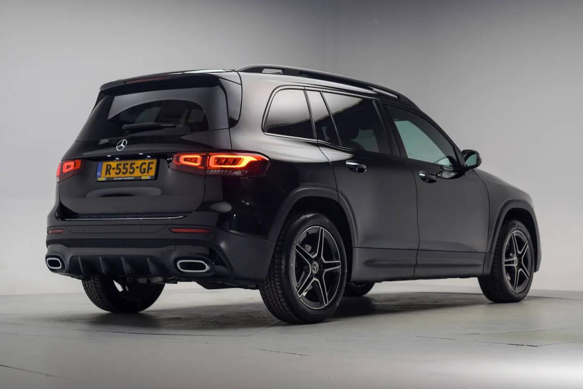 Mercedes-Benz GLB Mercedes-Benz GLB-Klasse 180 AMG Night Pakket Aut. [ Panoramadak Sfeerverlichting Camera ]