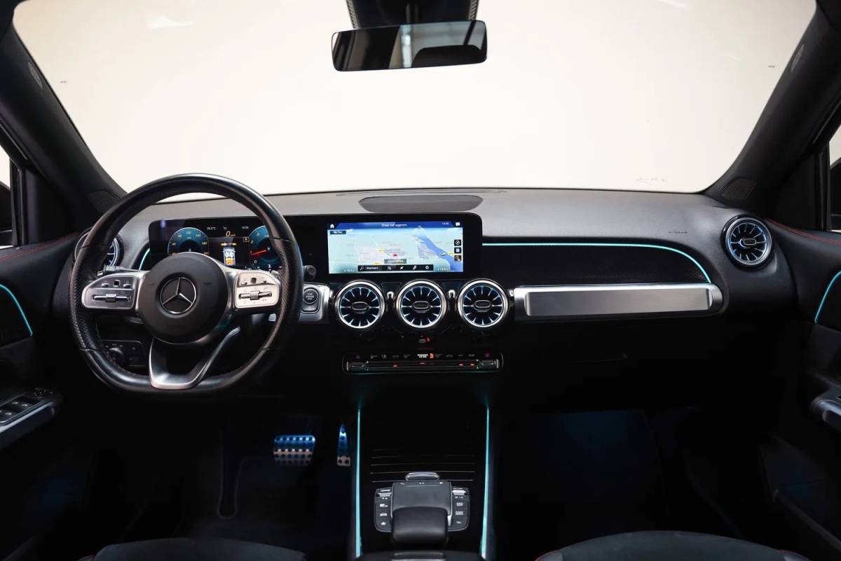 Mercedes-Benz GLB Mercedes-Benz GLB-Klasse 180 AMG Night Pakket Aut. [ Panoramadak Sfeerverlichting Camera ]