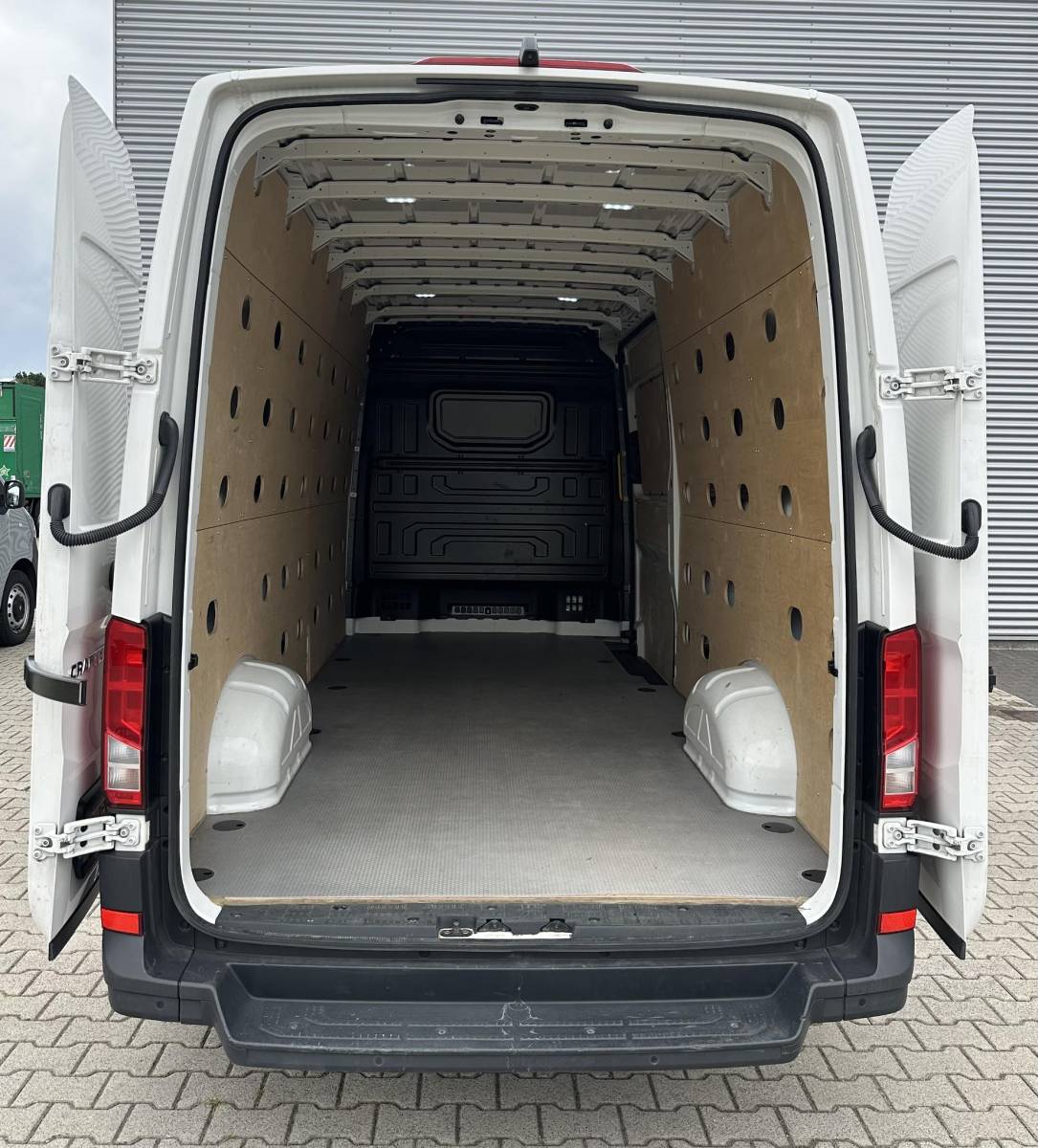 Volkswagen Crafter Volkswagen Crafter 35 2.0 TDI L4H2 Automaat 140 PK