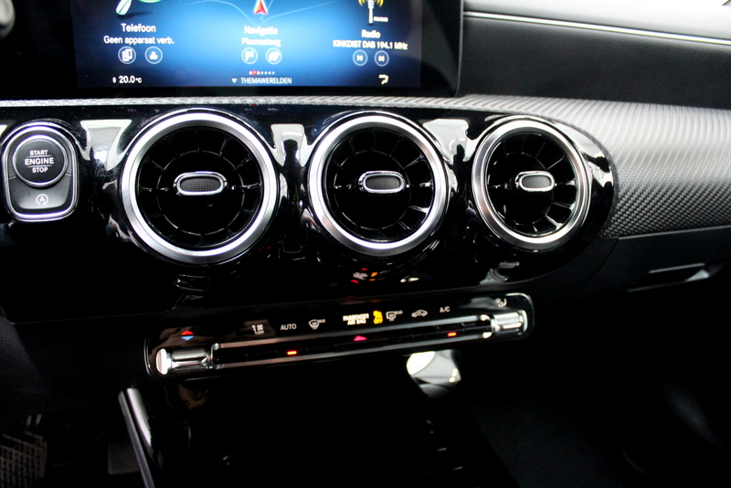 Mercedes-Benz CLA Mercedes-Benz CLA-klasse Shooting Brake 200 Business Line 164PK, RIJKLAAR | METALLIC LAK | TREKHAAK | CAMERA | LED | ELEC-ACHTERKLEP