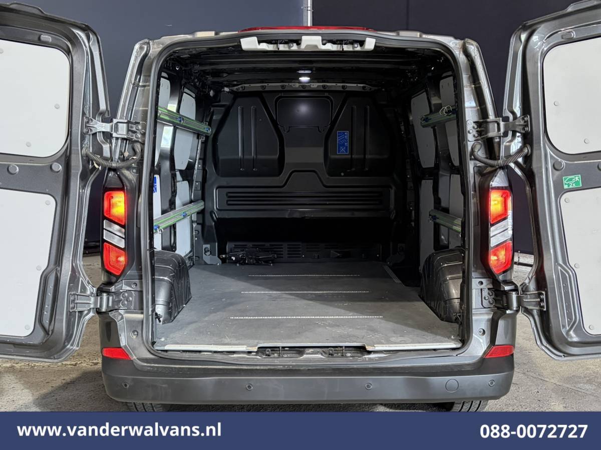 Ford Transit Custom Ford Transit Custom 2.0 TDCI 136pk L1H1 Euro6 Airco | Camera | Navigatie | LED | Apple Carplay | Adaptieve Cruisecontrol Android Auto, Verwarmde voorruit, Stoelverwarming, Parkeersensoren, Bijrijdersbank, 2590kg trekvermogen
