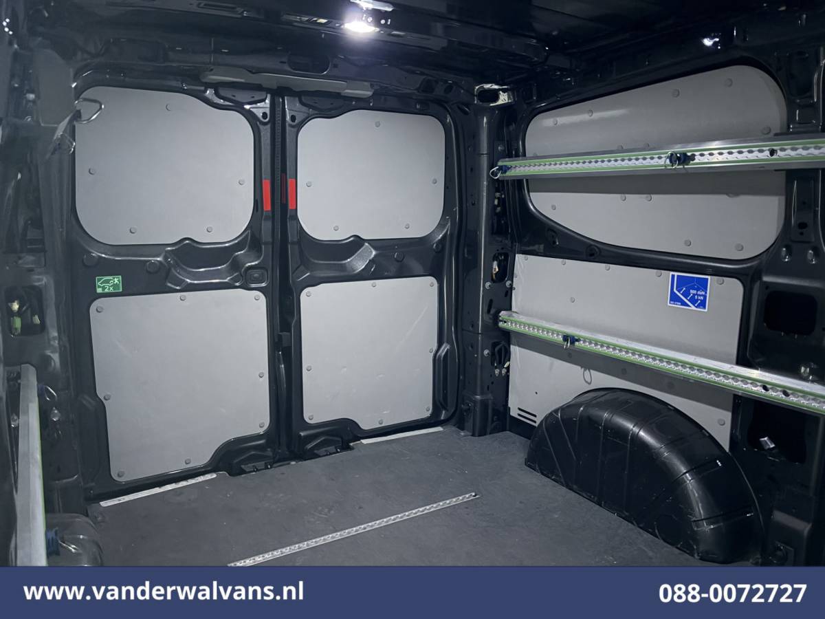 Ford Transit Custom Ford Transit Custom 2.0 TDCI 136pk L1H1 Euro6 Airco | Camera | Navigatie | LED | Apple Carplay | Adaptieve Cruisecontrol Android Auto, Verwarmde voorruit, Stoelverwarming, Parkeersensoren, Bijrijdersbank, 2590kg trekvermogen