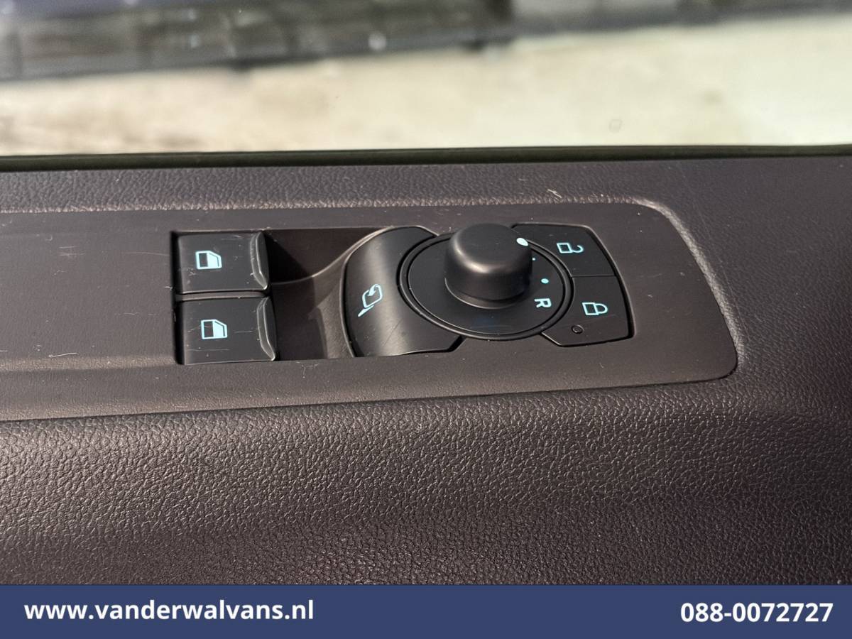 Ford Transit Custom Ford Transit Custom 2.0 TDCI 136pk L1H1 Euro6 Airco | Camera | Navigatie | LED | Apple Carplay | Adaptieve Cruisecontrol Android Auto, Verwarmde voorruit, Stoelverwarming, Parkeersensoren, Bijrijdersbank, 2590kg trekvermogen