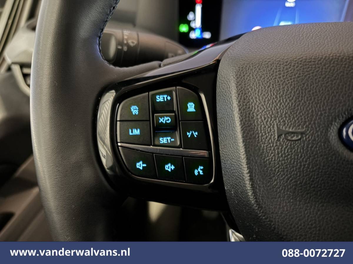 Ford Transit Custom Ford Transit Custom 2.0 TDCI 136pk L1H1 Euro6 Airco | Camera | Navigatie | LED | Apple Carplay | Adaptieve Cruisecontrol Android Auto, Verwarmde voorruit, Stoelverwarming, Parkeersensoren, Bijrijdersbank, 2590kg trekvermogen