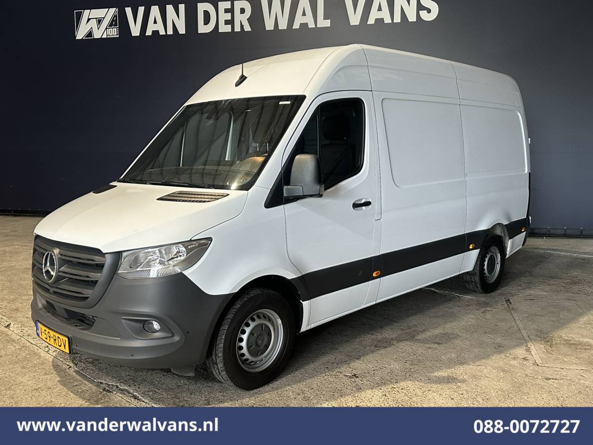Mercedes-Benz Sprinter Mercedes-Benz Sprinter 317 CDI 170pk L2H2 Euro6 Airco | 360 graden Camera | Navigatie | Apple Carplay | Cruisecontrol Android Auto, Chauffeursstoel, Stoelverwarming, Parkeersensoren, Bijrijdersbank
