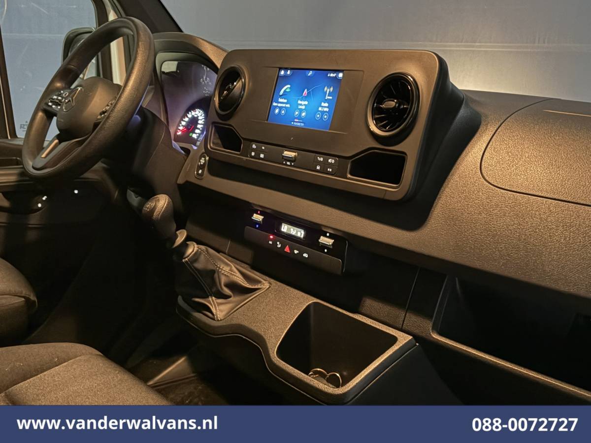 Mercedes-Benz Sprinter Mercedes-Benz Sprinter 317 CDI 170pk L2H2 Euro6 Airco | 360 graden Camera | Navigatie | Apple Carplay | Cruisecontrol Android Auto, Chauffeursstoel, Stoelverwarming, Parkeersensoren, Bijrijdersbank