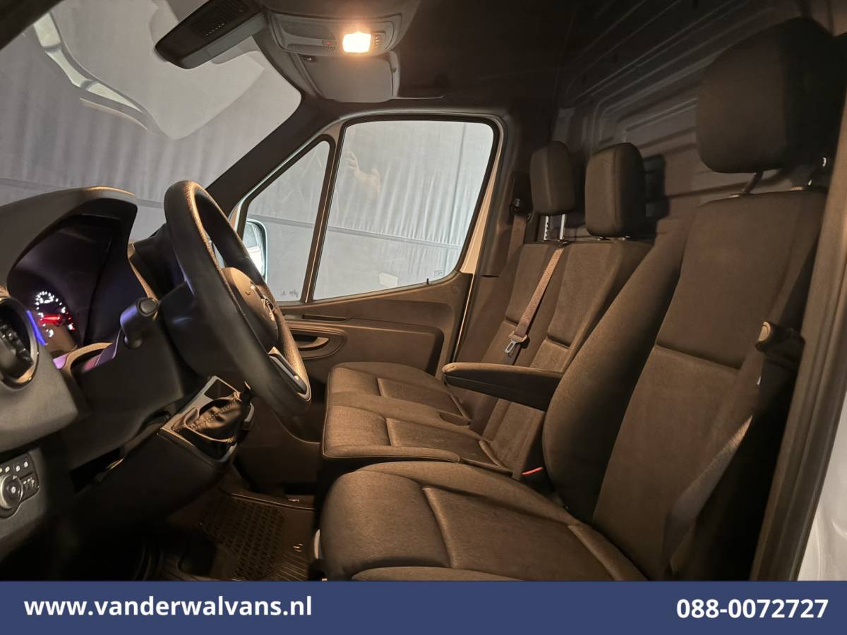 Mercedes-Benz Sprinter Mercedes-Benz Sprinter 317 CDI 170pk L2H2 Euro6 Airco | 360 graden Camera | Navigatie | Apple Carplay | Cruisecontrol Android Auto, Chauffeursstoel, Stoelverwarming, Parkeersensoren, Bijrijdersbank