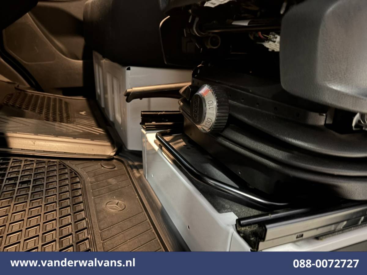 Mercedes-Benz Sprinter Mercedes-Benz Sprinter 317 CDI 170pk L2H2 Euro6 Airco | 360 graden Camera | Navigatie | Apple Carplay | Cruisecontrol Android Auto, Chauffeursstoel, Stoelverwarming, Parkeersensoren, Bijrijdersbank