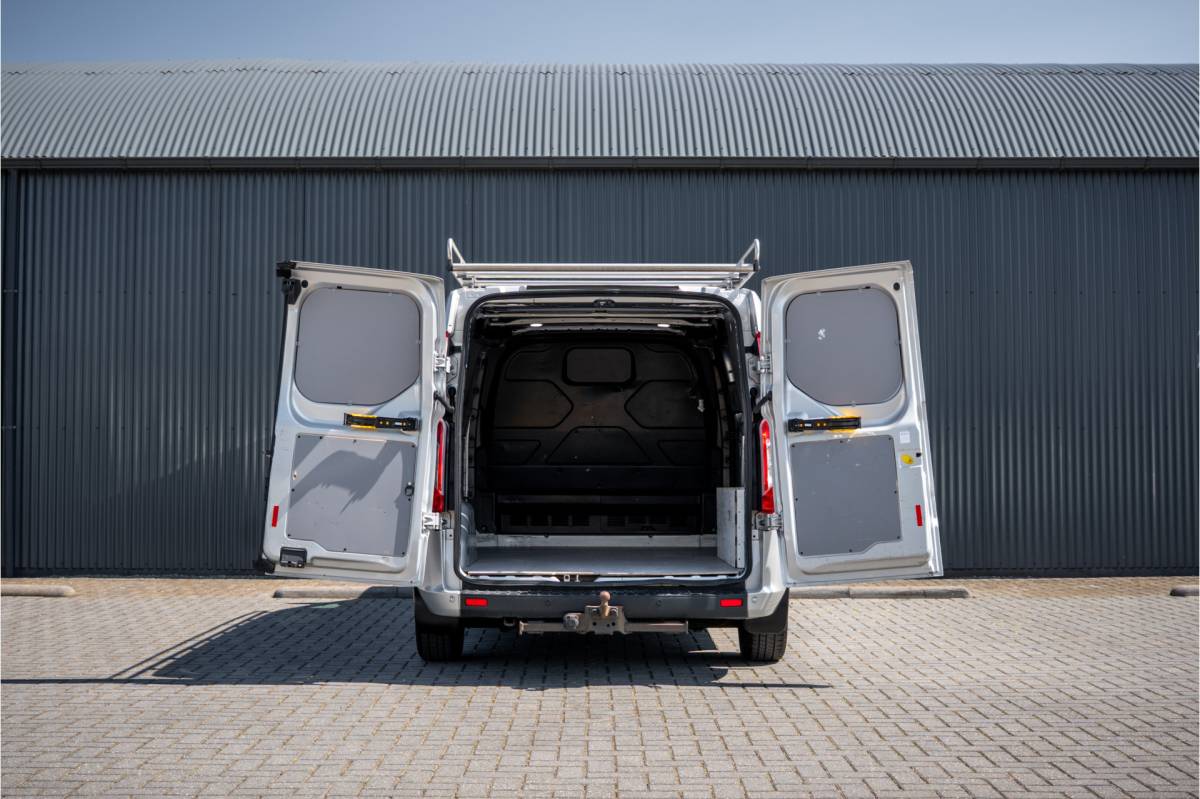 Ford Transit Custom Ford Transit Custom 2.0 EcoBlue L2H1 | 130 PK | 3-Zits | Camera | Cruise | PDC | Airco | Trekhaak | Imperiaal