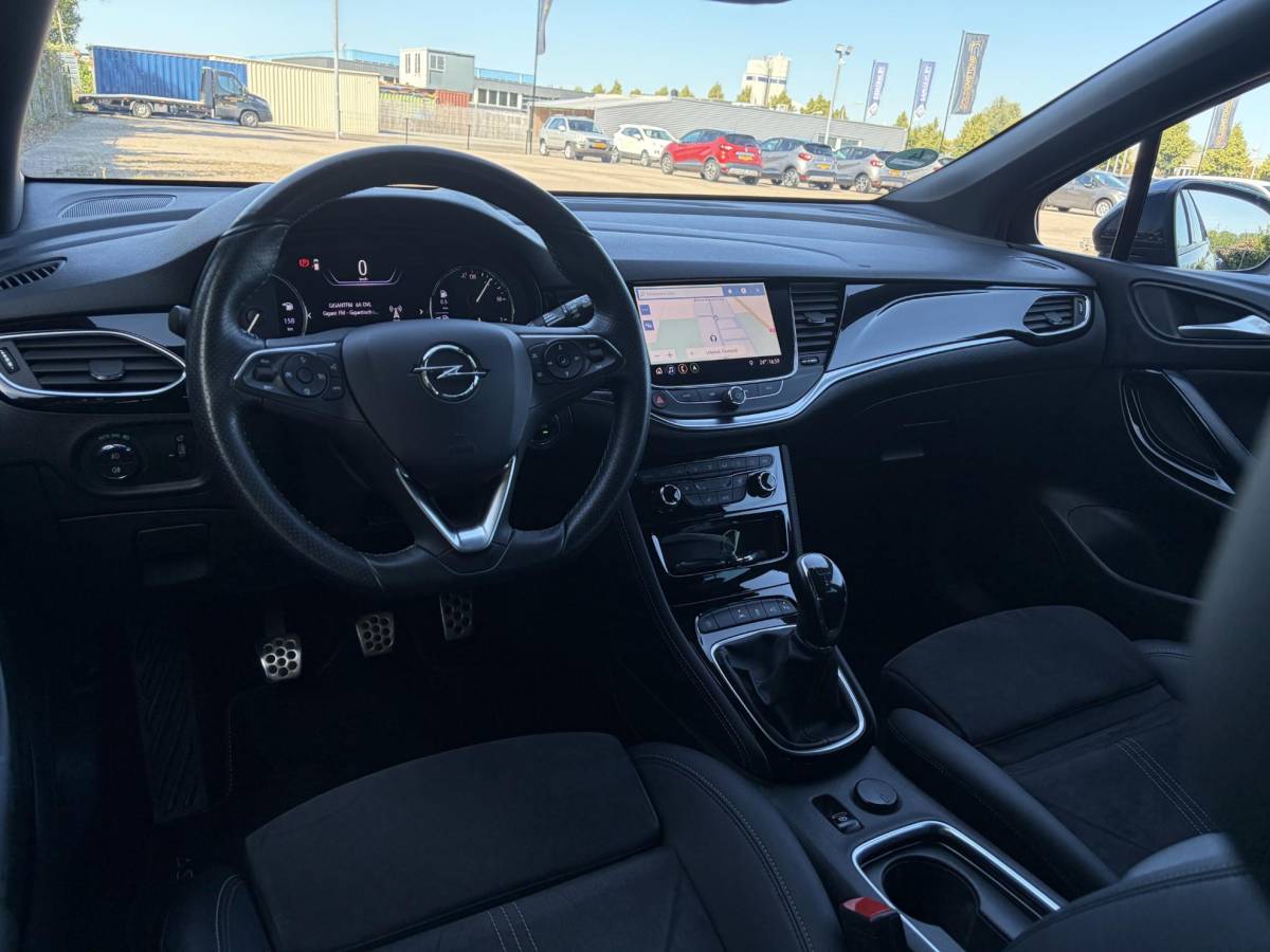 Opel Astra Opel Astra Sports Tourer 1.2 Ultimate ✓146pk✓2e Eigenaar✓Trekhaak✓Camera✓Carplay✓Navi✓Alcantara-Leder✓17”Lmv✓Stoelverw-Stuurverw✓Net beurt gehad✓Dodehoek✓Rijstrooksensor✓Pdc V+A✓6 Bak✓N.A.P✓Bj 11-2020✓Apk tot 08-2028