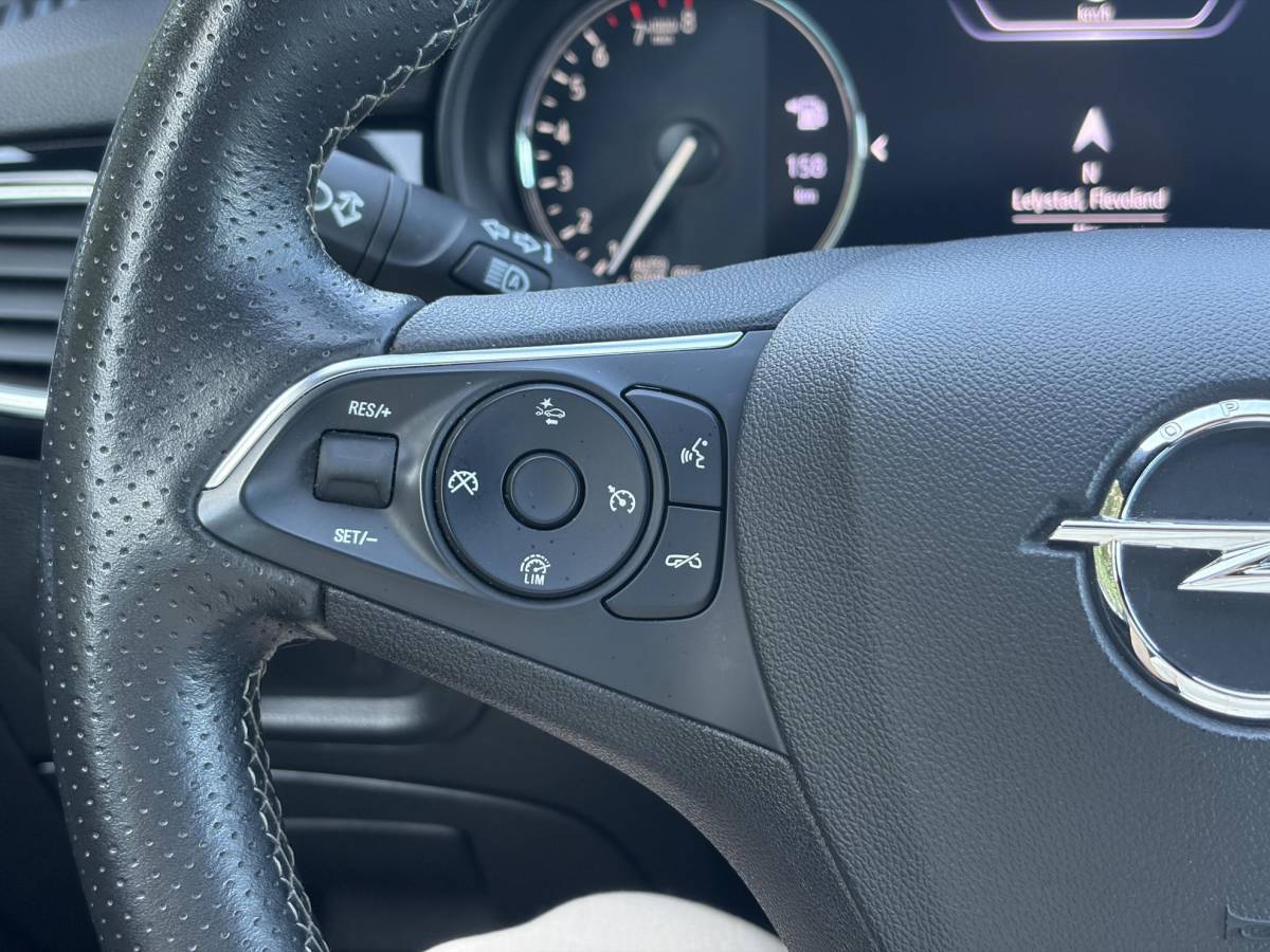 Opel Astra Opel Astra Sports Tourer 1.2 Ultimate ✓146pk✓2e Eigenaar✓Trekhaak✓Camera✓Carplay✓Navi✓Alcantara-Leder✓17”Lmv✓Stoelverw-Stuurverw✓Net beurt gehad✓Dodehoek✓Rijstrooksensor✓Pdc V+A✓6 Bak✓N.A.P✓Bj 11-2020✓Apk tot 08-2028