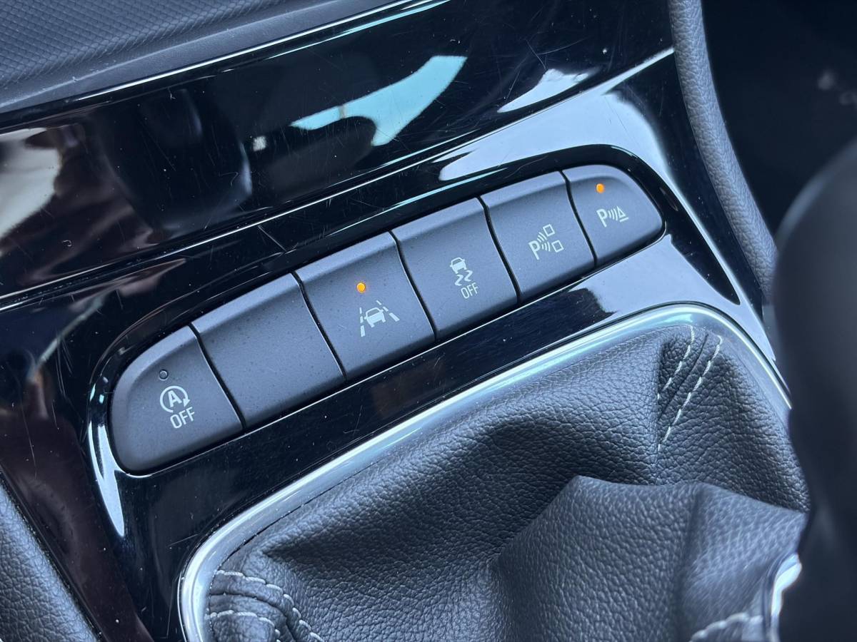 Opel Astra Opel Astra Sports Tourer 1.2 Ultimate ✓146pk✓2e Eigenaar✓Trekhaak✓Camera✓Carplay✓Navi✓Alcantara-Leder✓17”Lmv✓Stoelverw-Stuurverw✓Net beurt gehad✓Dodehoek✓Rijstrooksensor✓Pdc V+A✓6 Bak✓N.A.P✓Bj 11-2020✓Apk tot 08-2028